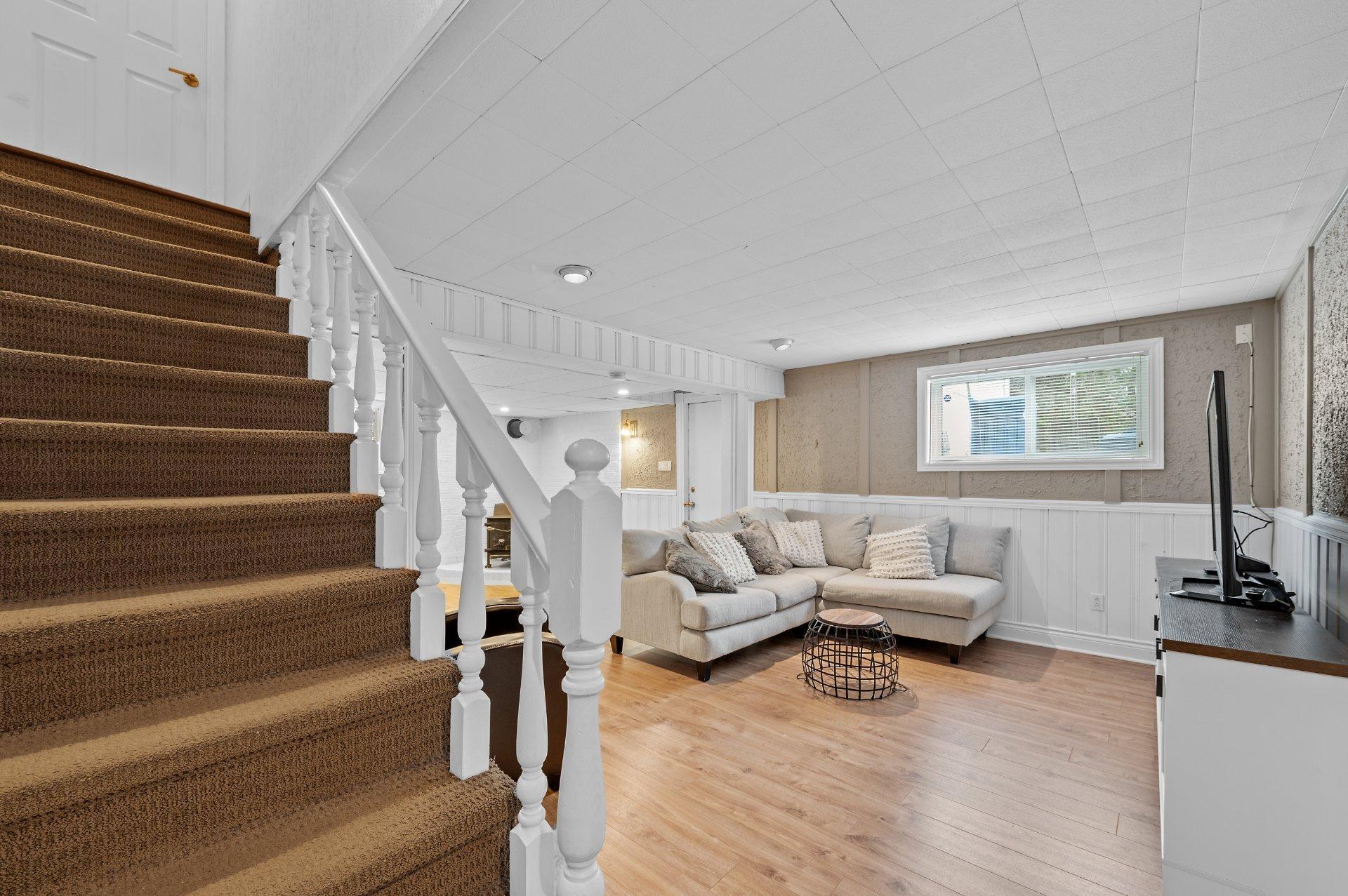 









585


Rue de la Vallée-du-Golf

,
Sainte-Adèle,




QC
J8B1P4

