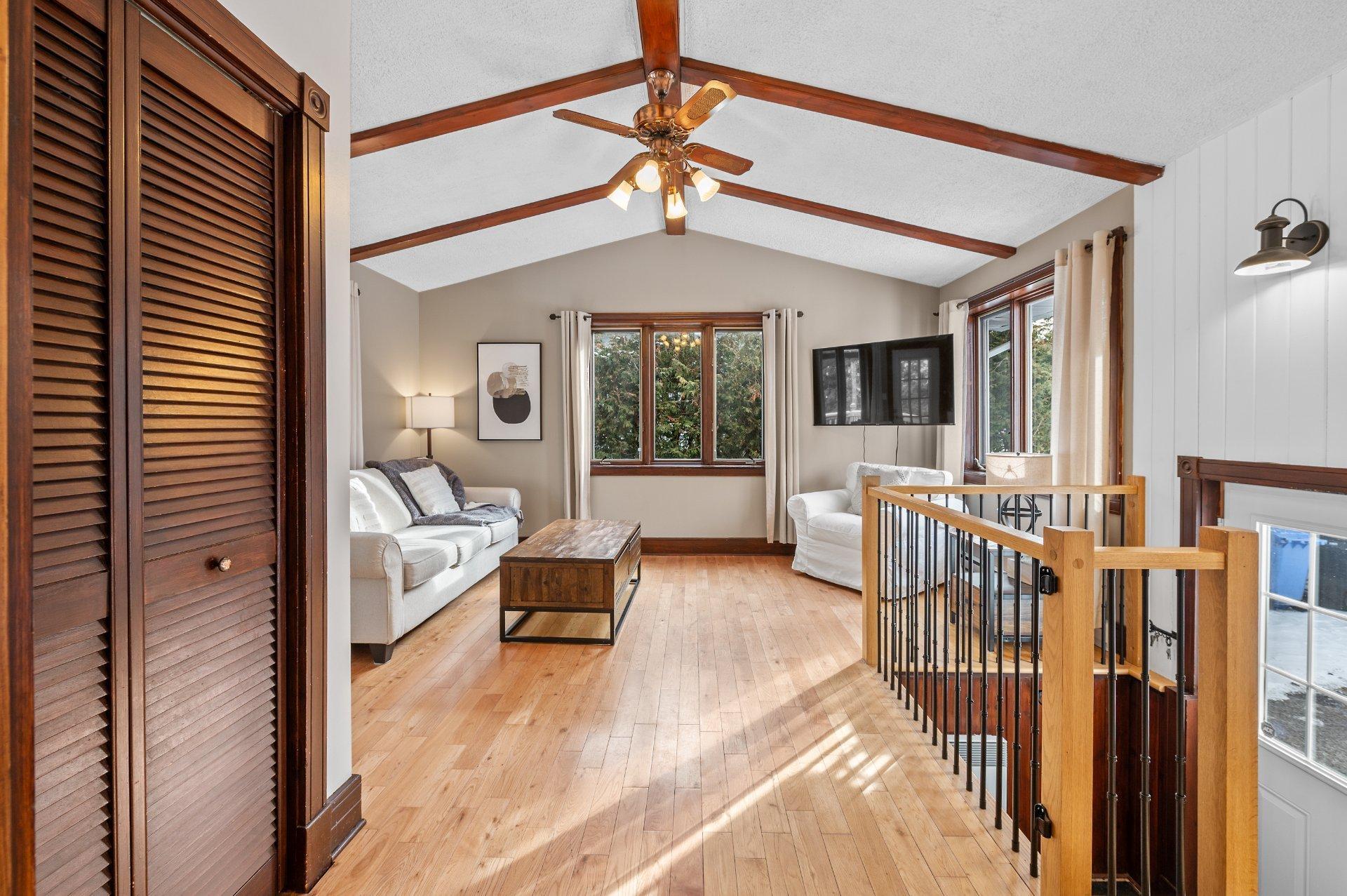 









585


Rue de la Vallée-du-Golf

,
Sainte-Adèle,




QC
J8B1P4

