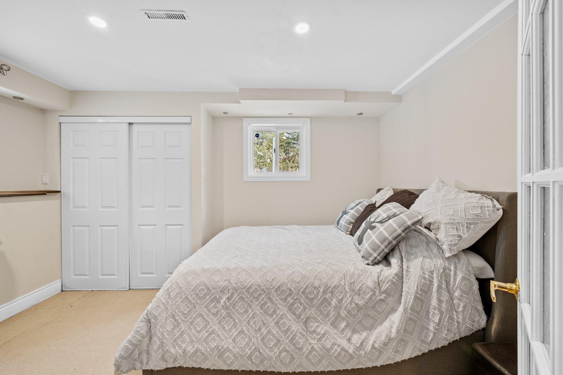 









585


Rue de la Vallée-du-Golf

,
Sainte-Adèle,




QC
J8B1P4

