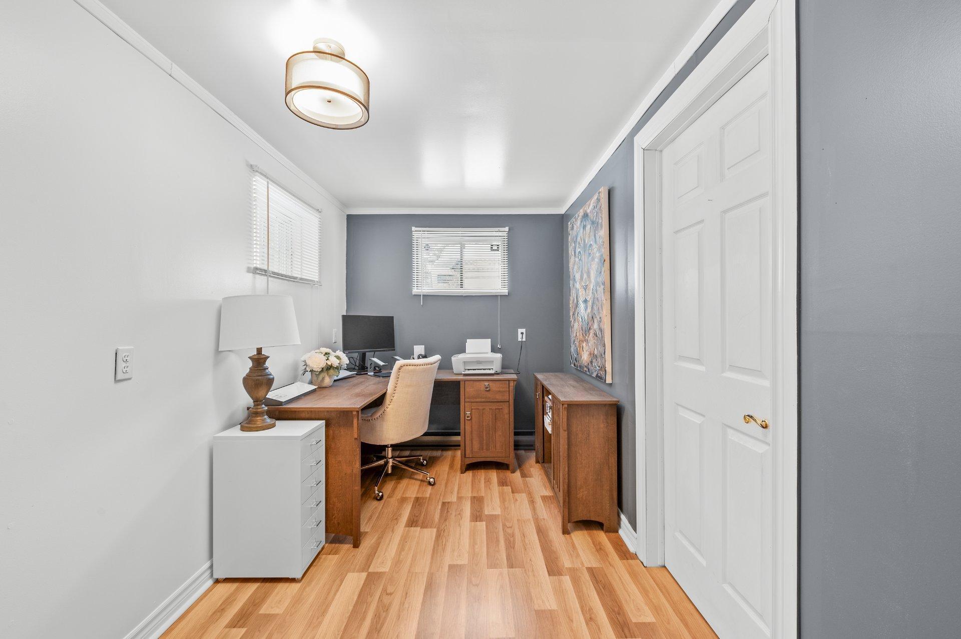 









585


Rue de la Vallée-du-Golf

,
Sainte-Adèle,




QC
J8B1P4

