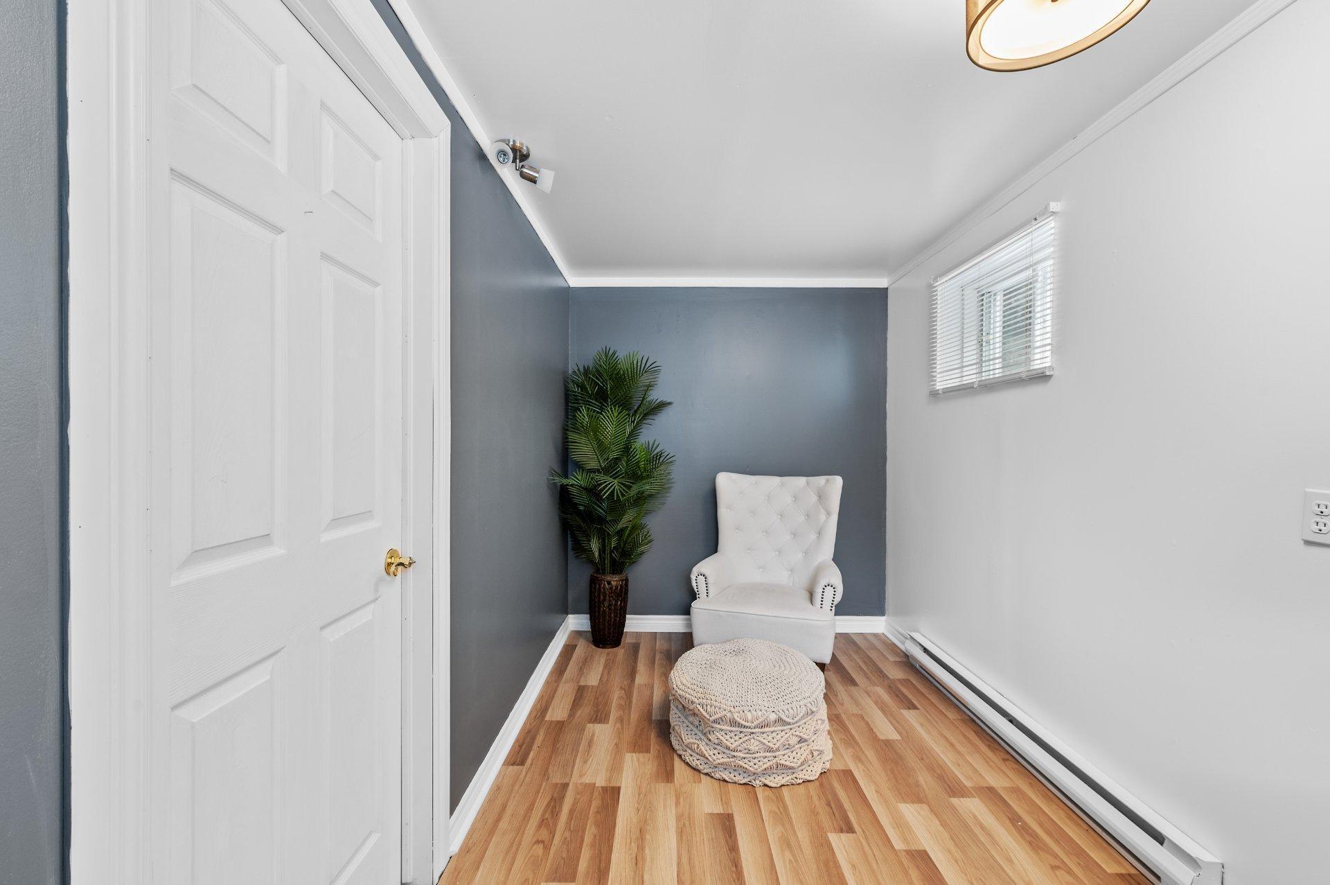 









585


Rue de la Vallée-du-Golf

,
Sainte-Adèle,




QC
J8B1P4

