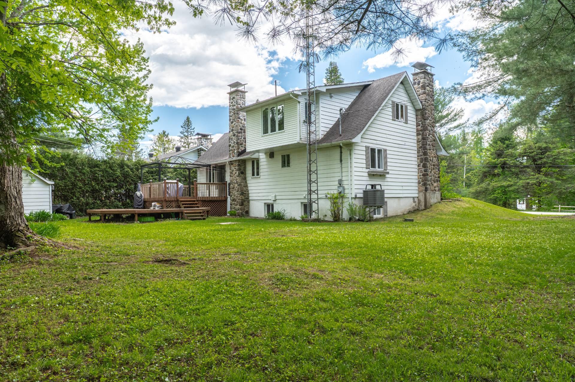 









585


Rue de la Vallée-du-Golf

,
Sainte-Adèle,




QC
J8B1P4

