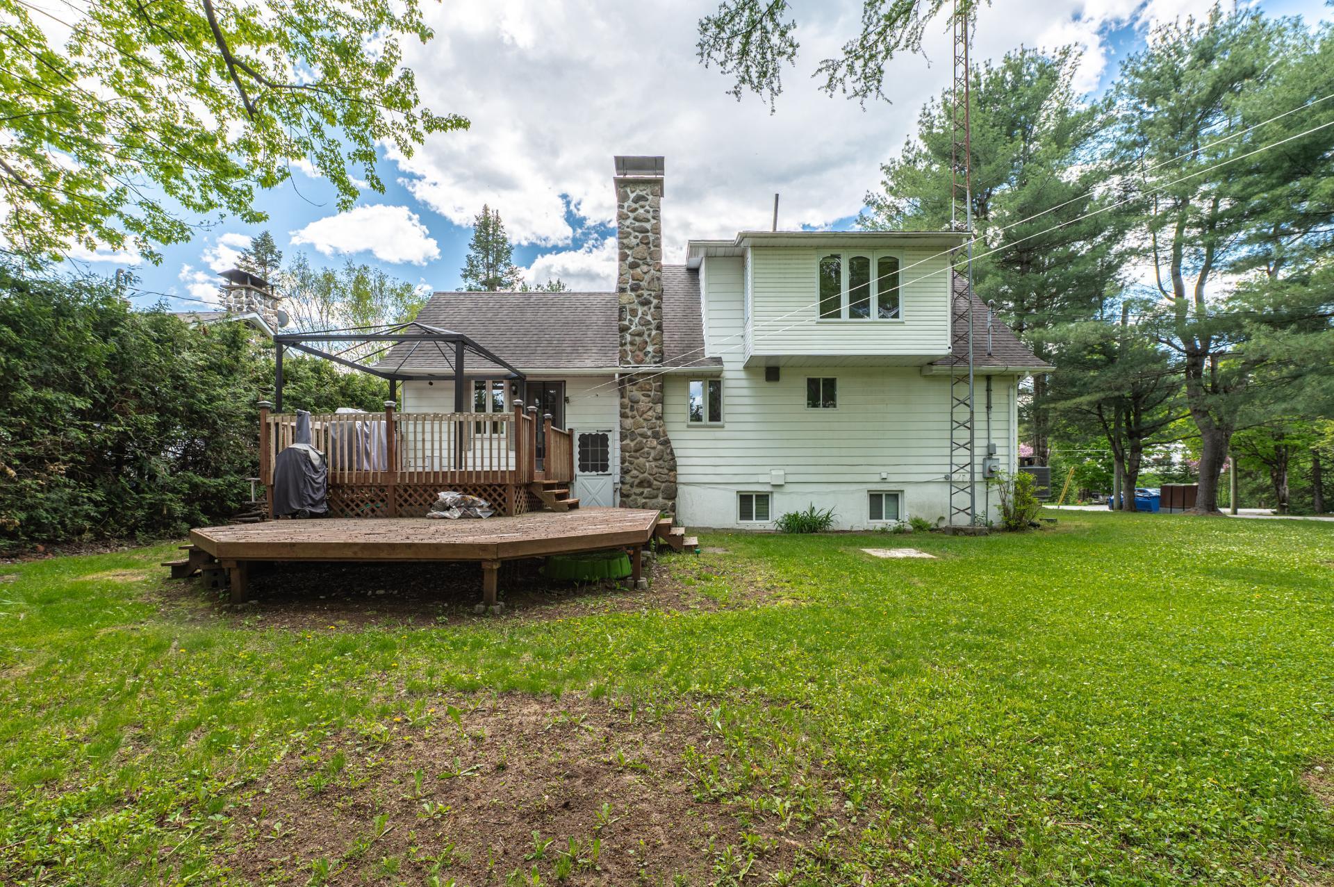









585


Rue de la Vallée-du-Golf

,
Sainte-Adèle,




QC
J8B1P4

