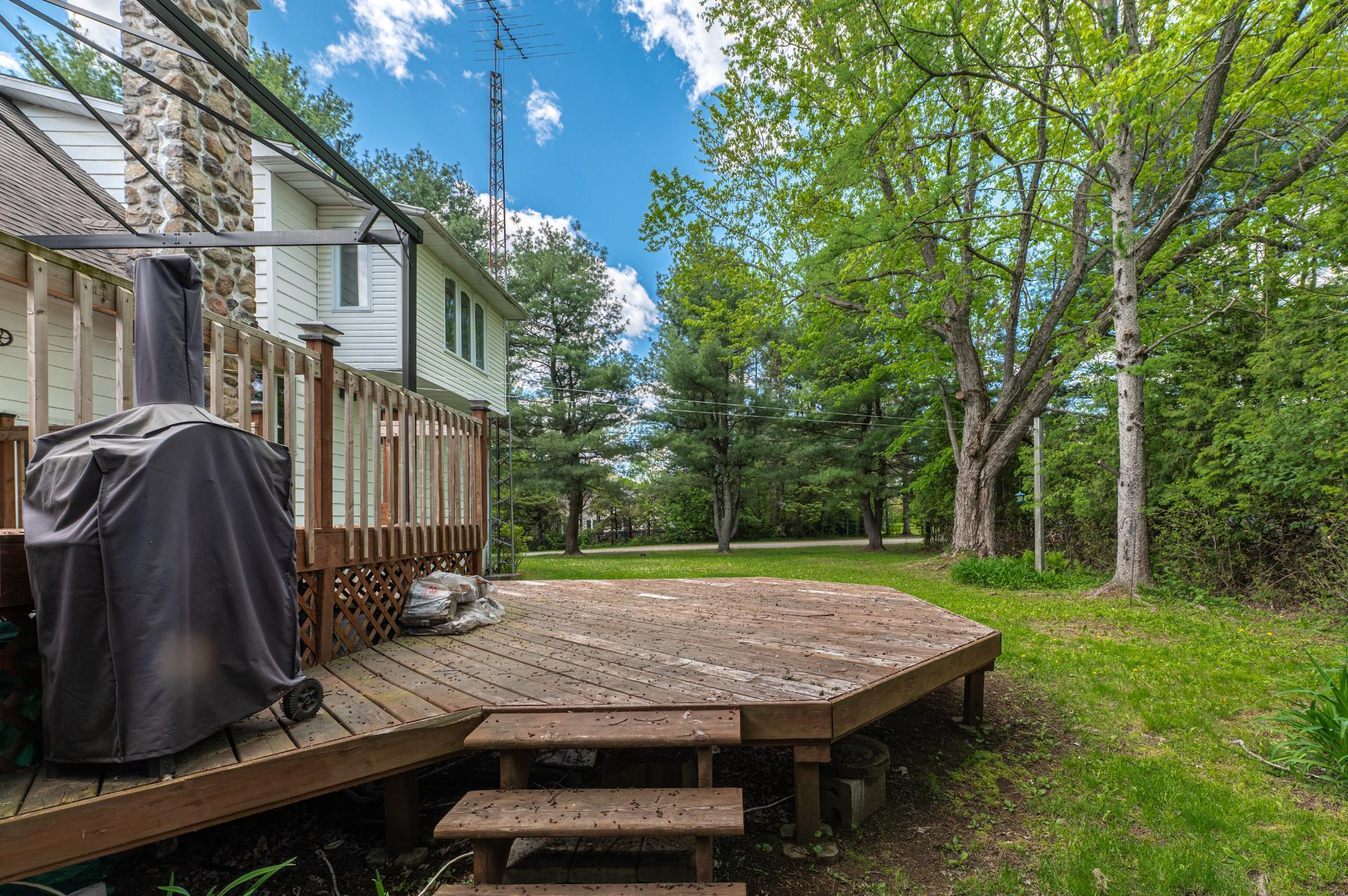 









585


Rue de la Vallée-du-Golf

,
Sainte-Adèle,




QC
J8B1P4

