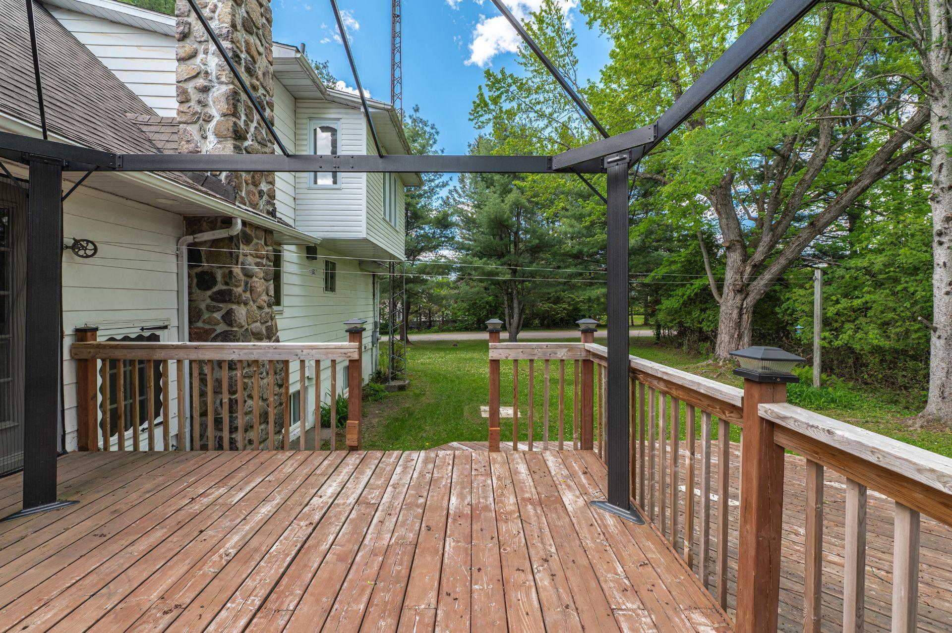 









585


Rue de la Vallée-du-Golf

,
Sainte-Adèle,




QC
J8B1P4

