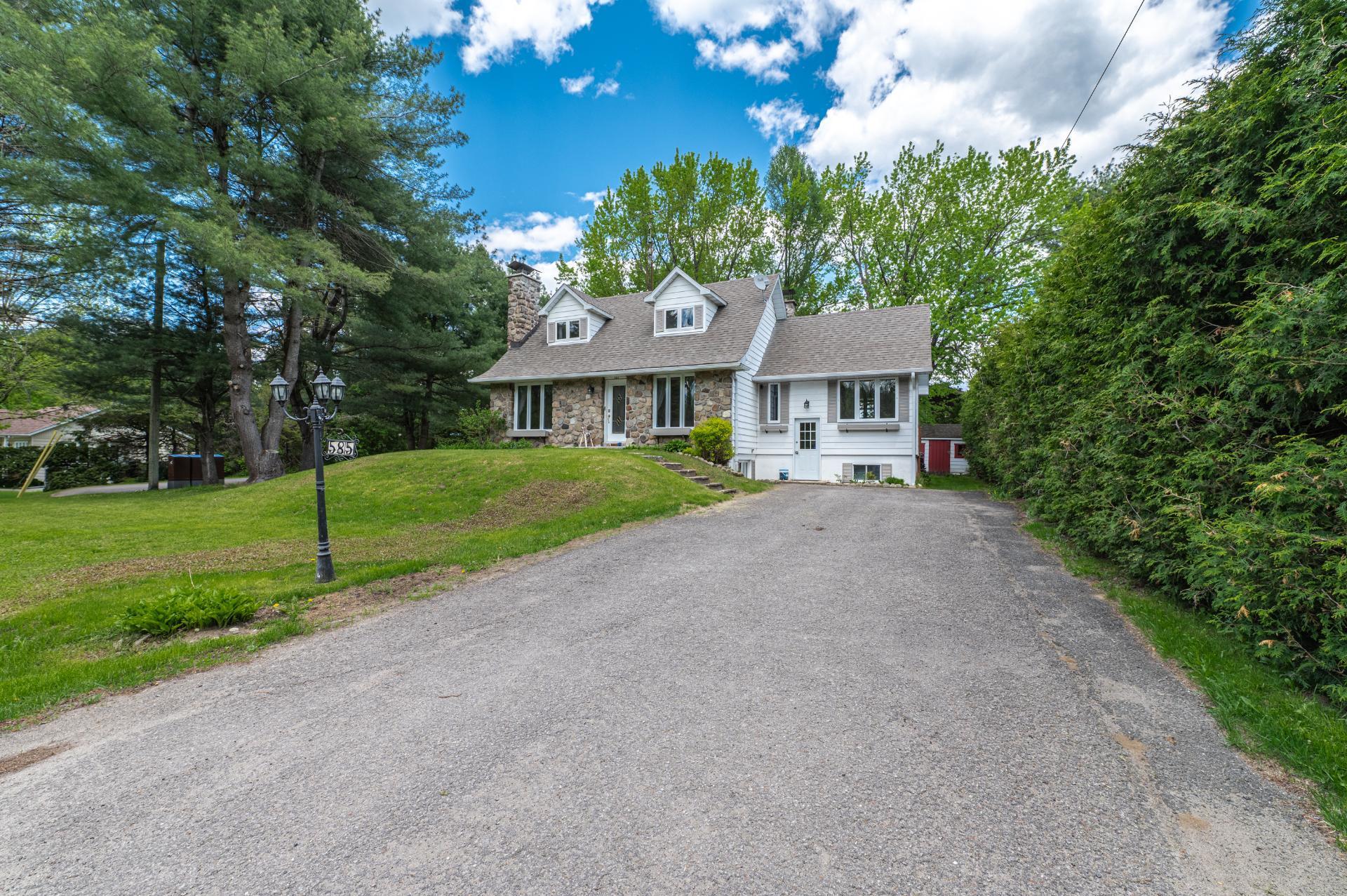 









585


Rue de la Vallée-du-Golf

,
Sainte-Adèle,




QC
J8B1P4

