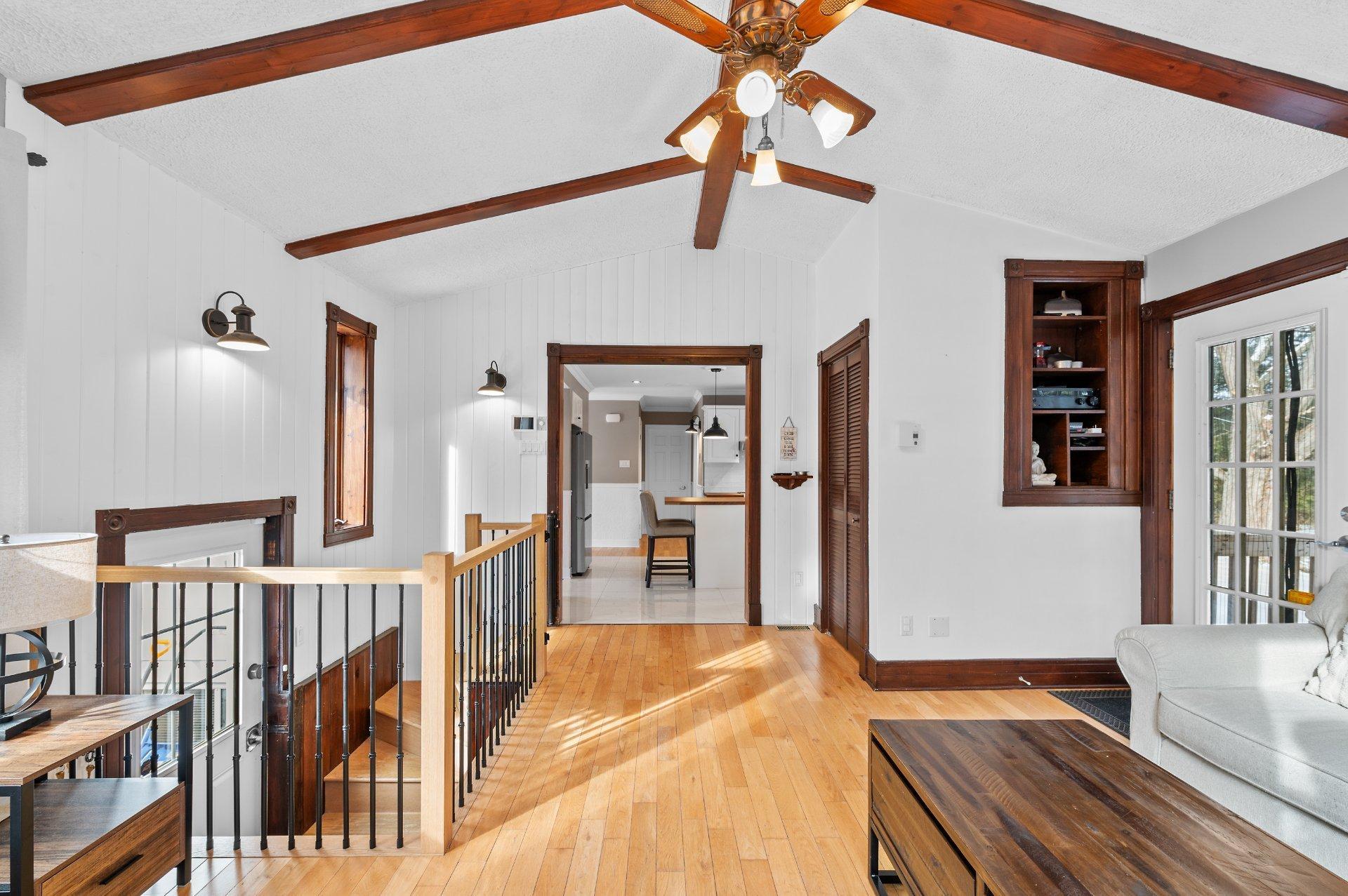 









585


Rue de la Vallée-du-Golf

,
Sainte-Adèle,




QC
J8B1P4

