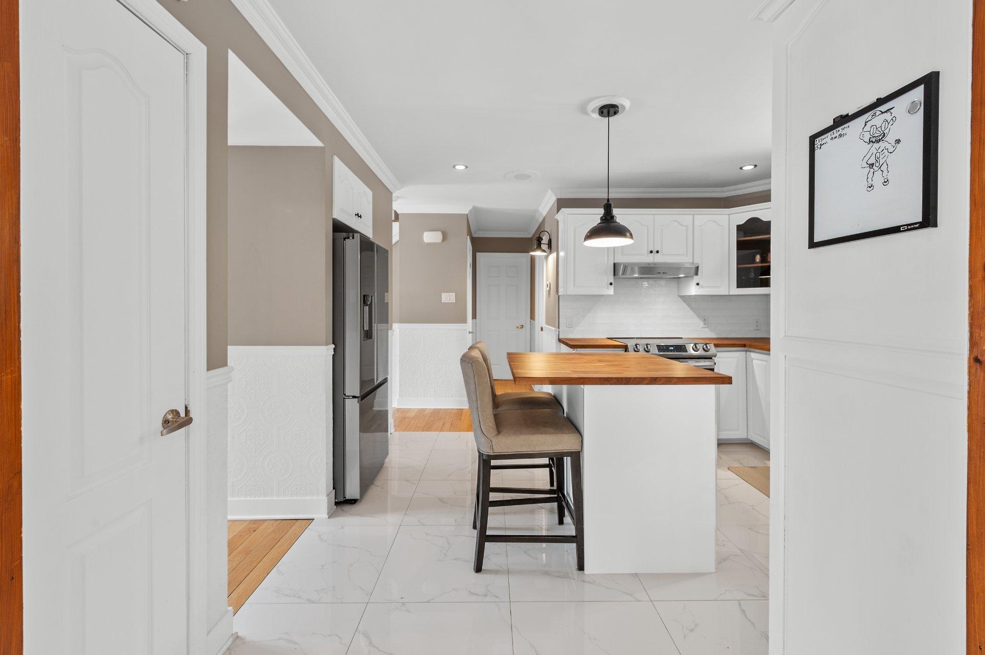 









585


Rue de la Vallée-du-Golf

,
Sainte-Adèle,




QC
J8B1P4


