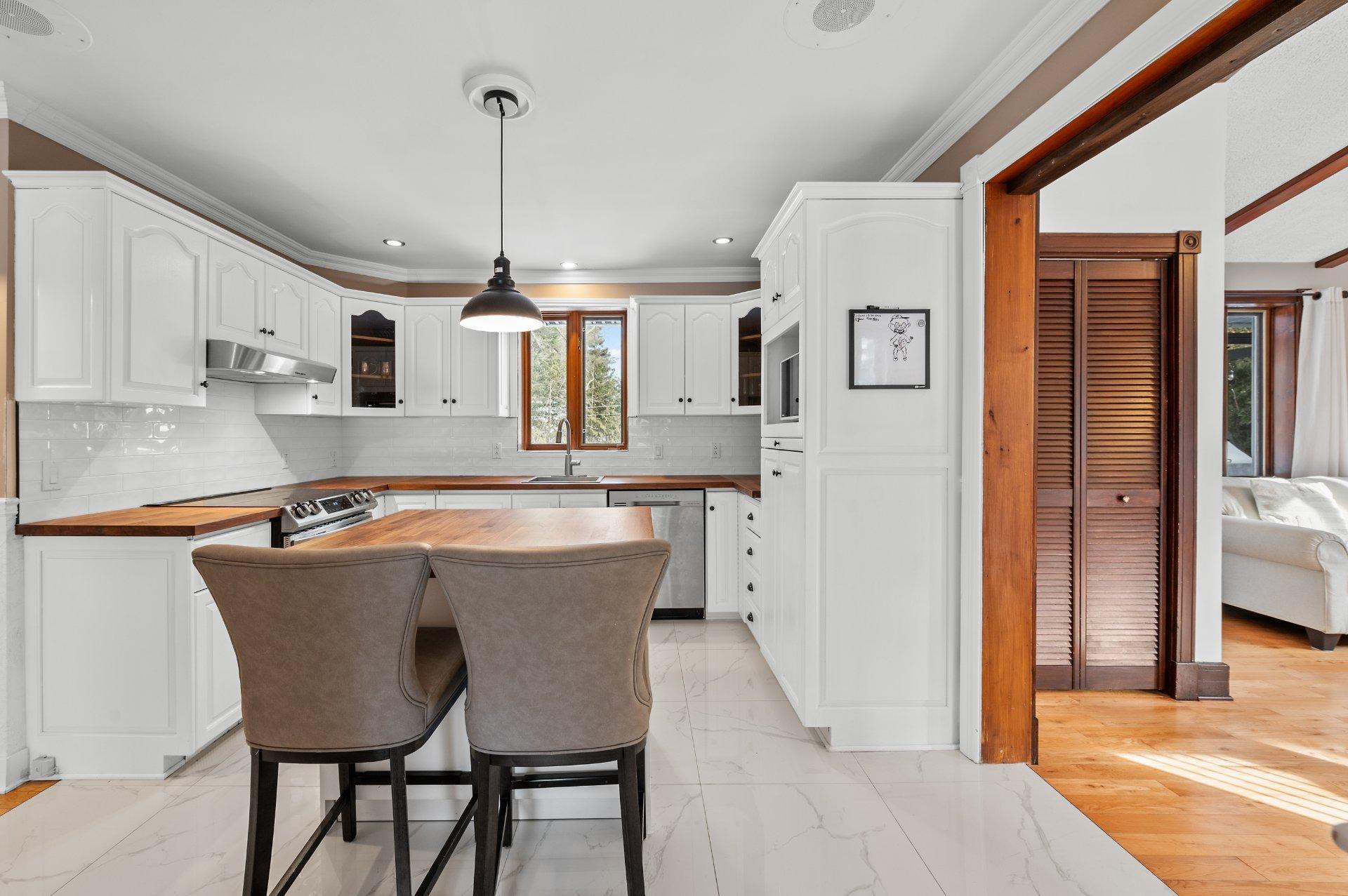 









585


Rue de la Vallée-du-Golf

,
Sainte-Adèle,




QC
J8B1P4

