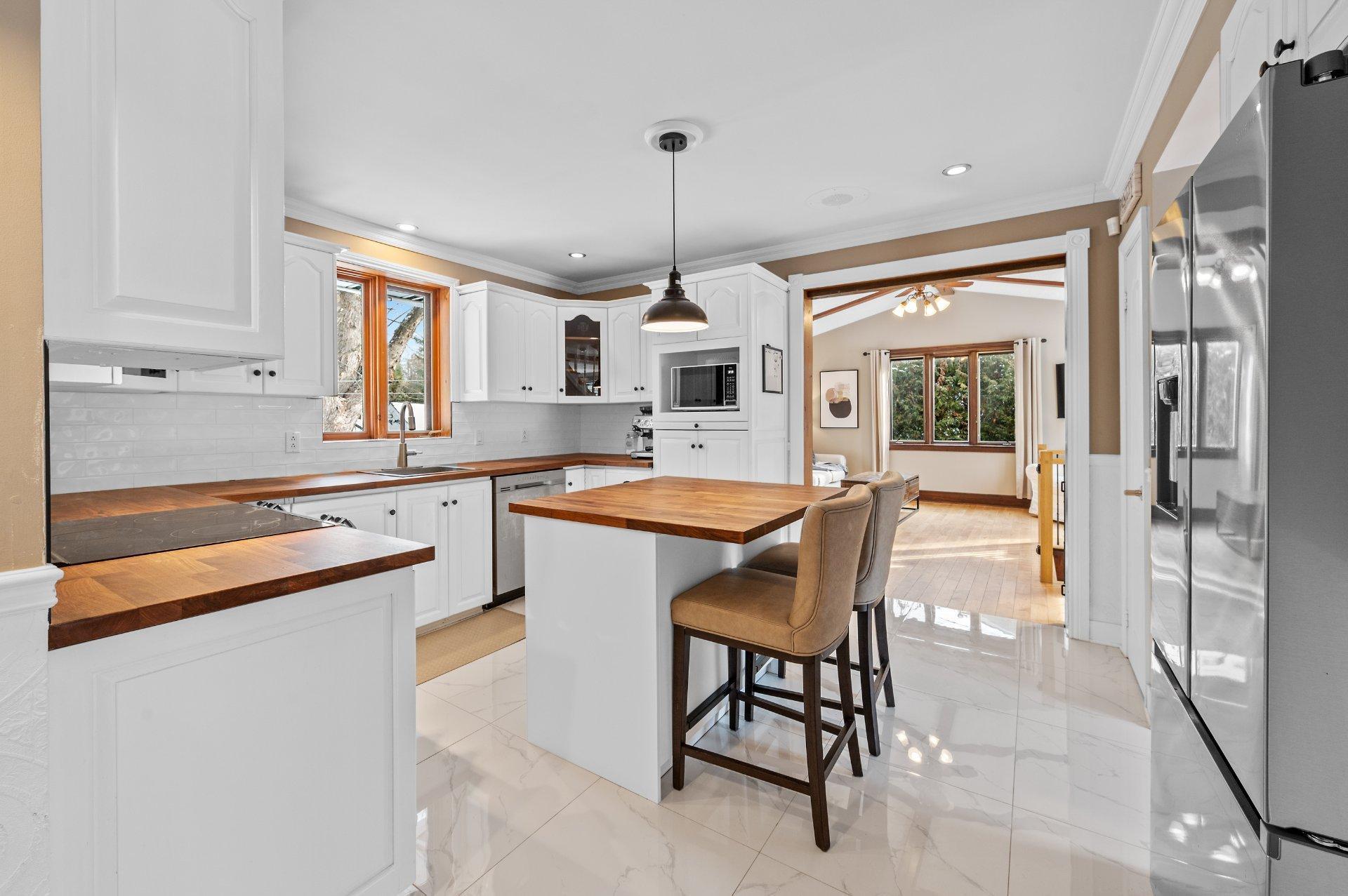 









585


Rue de la Vallée-du-Golf

,
Sainte-Adèle,




QC
J8B1P4

