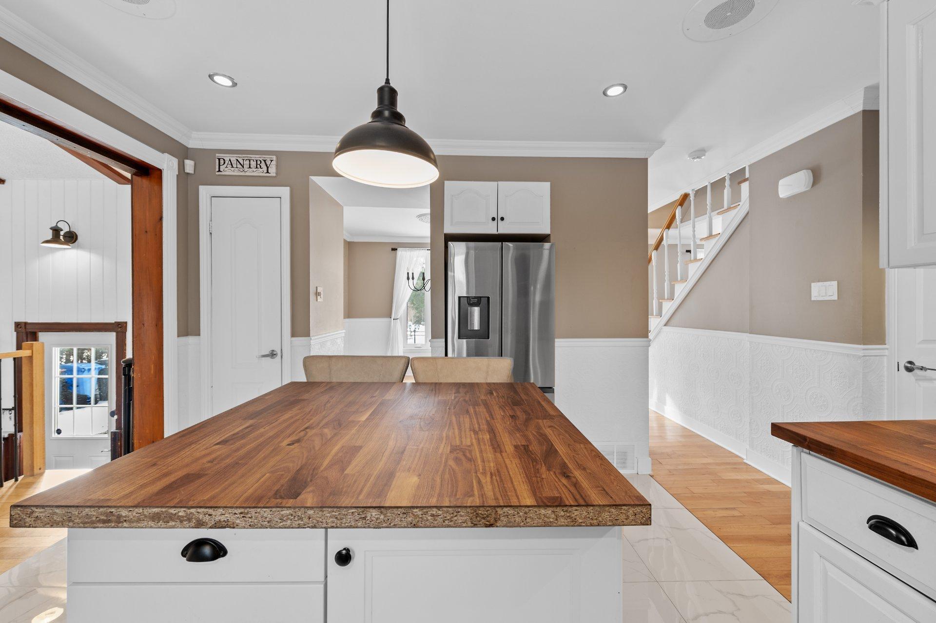 









585


Rue de la Vallée-du-Golf

,
Sainte-Adèle,




QC
J8B1P4

