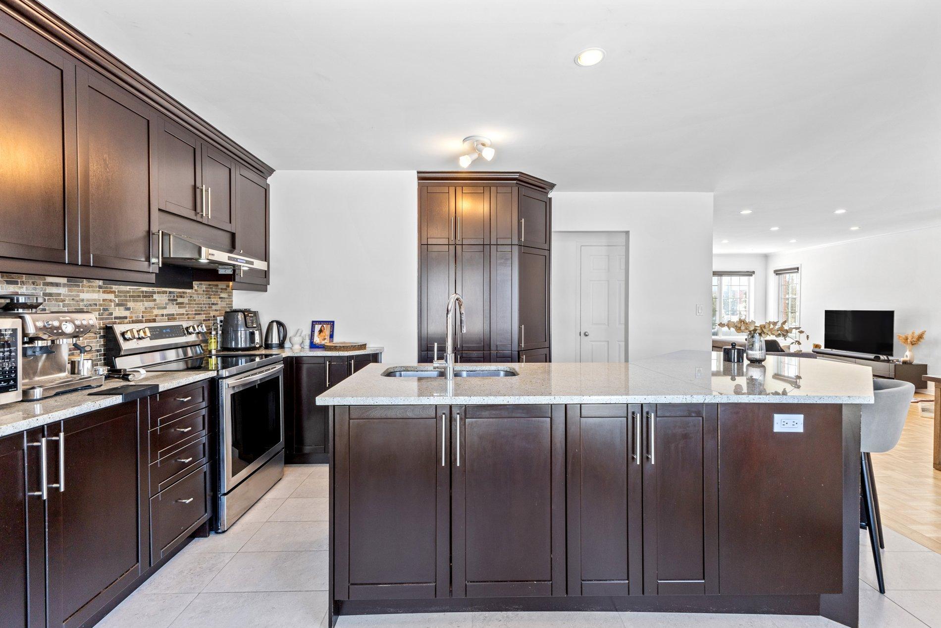 









18661


Rue Auban

,
Montréal (Pierrefonds-Roxboro),




QC
H9K1P6

