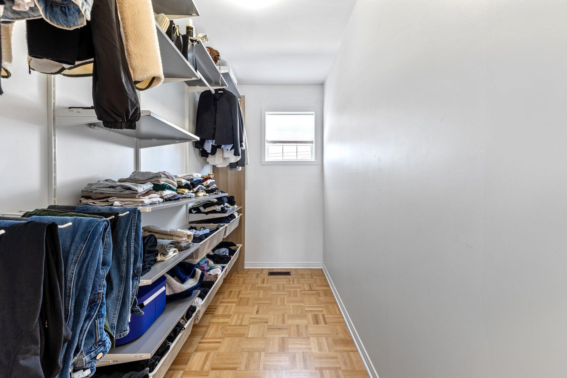









18661


Rue Auban

,
Montréal (Pierrefonds-Roxboro),




QC
H9K1P6

