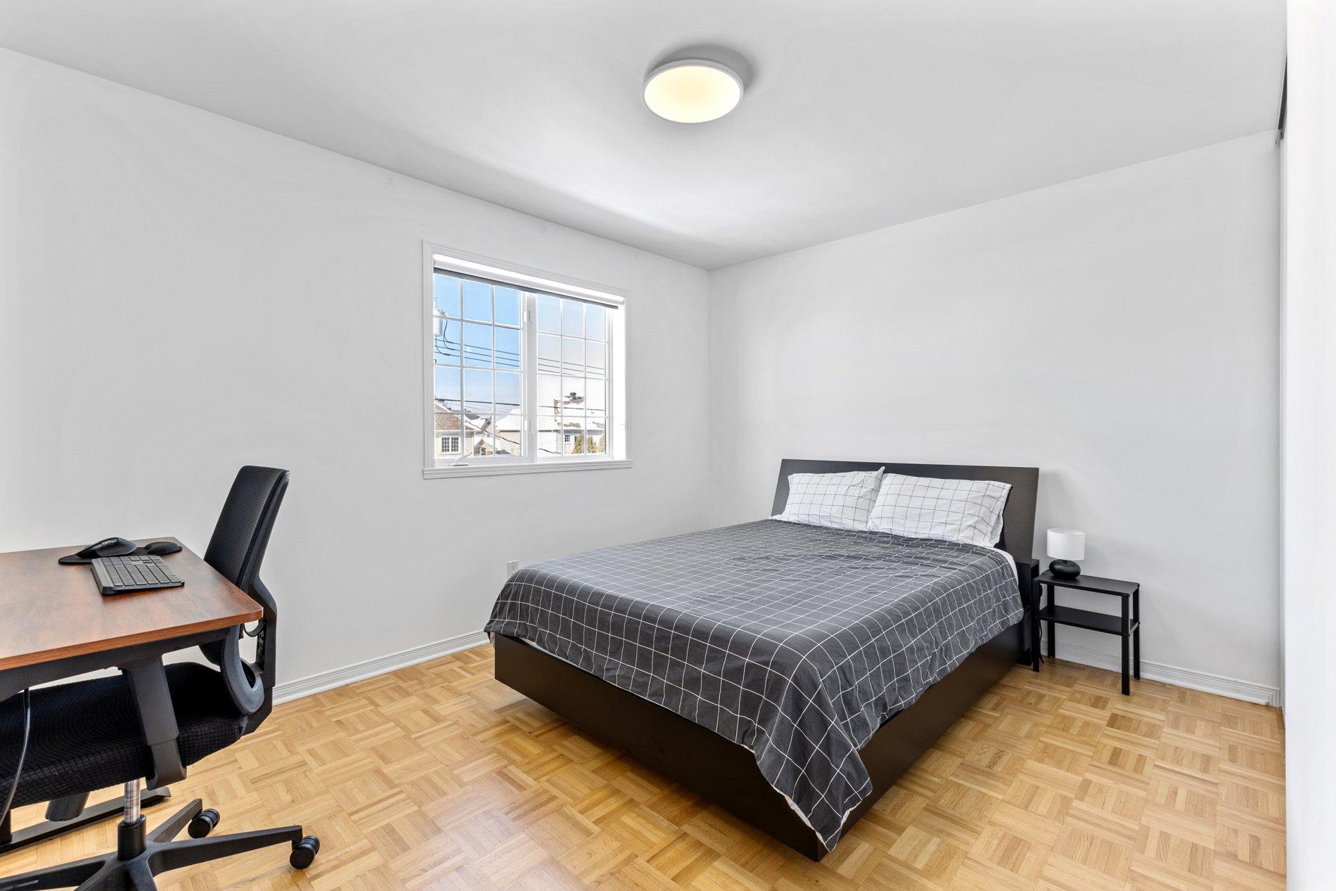 









18661


Rue Auban

,
Montréal (Pierrefonds-Roxboro),




QC
H9K1P6

