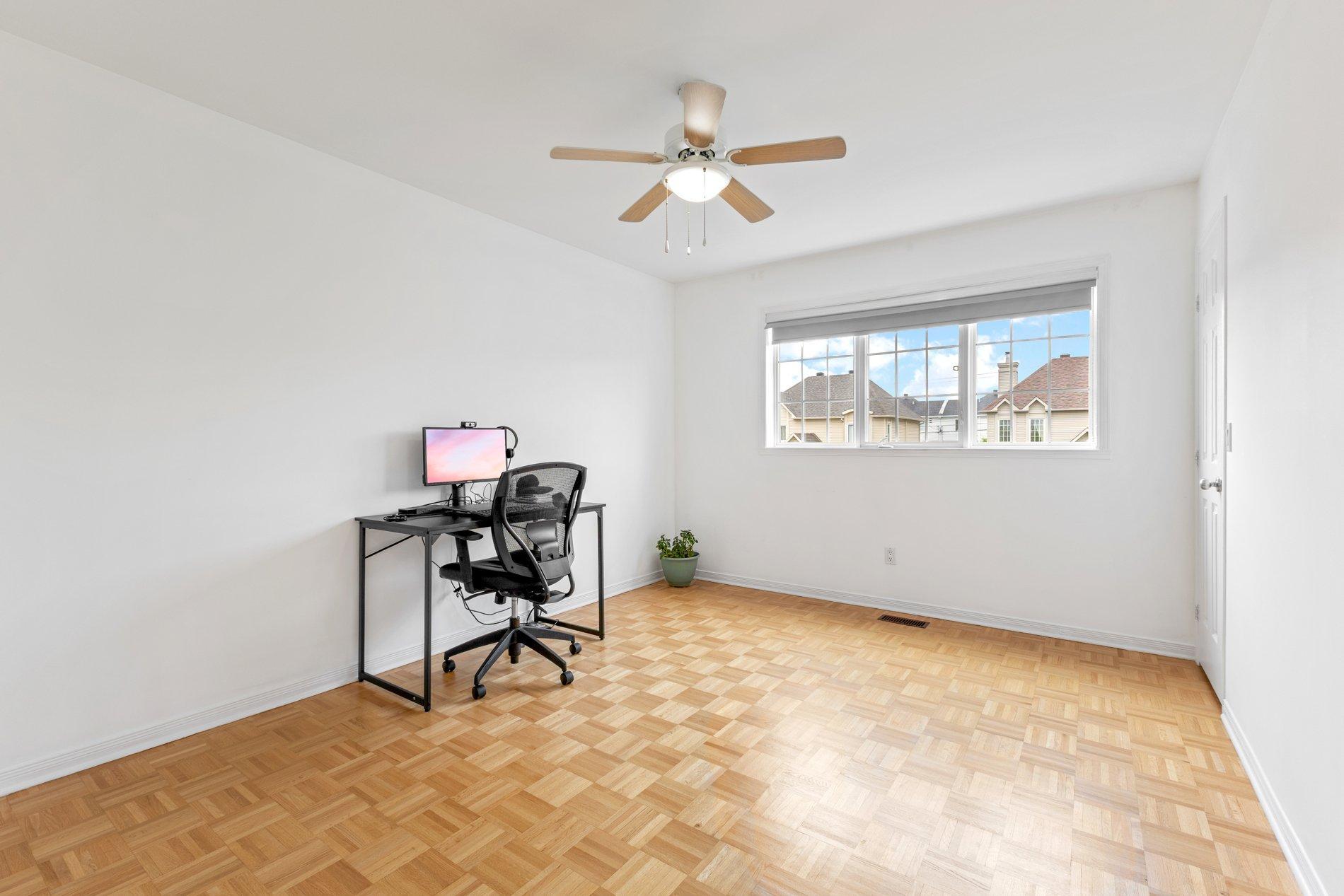 









18661


Rue Auban

,
Montréal (Pierrefonds-Roxboro),




QC
H9K1P6

