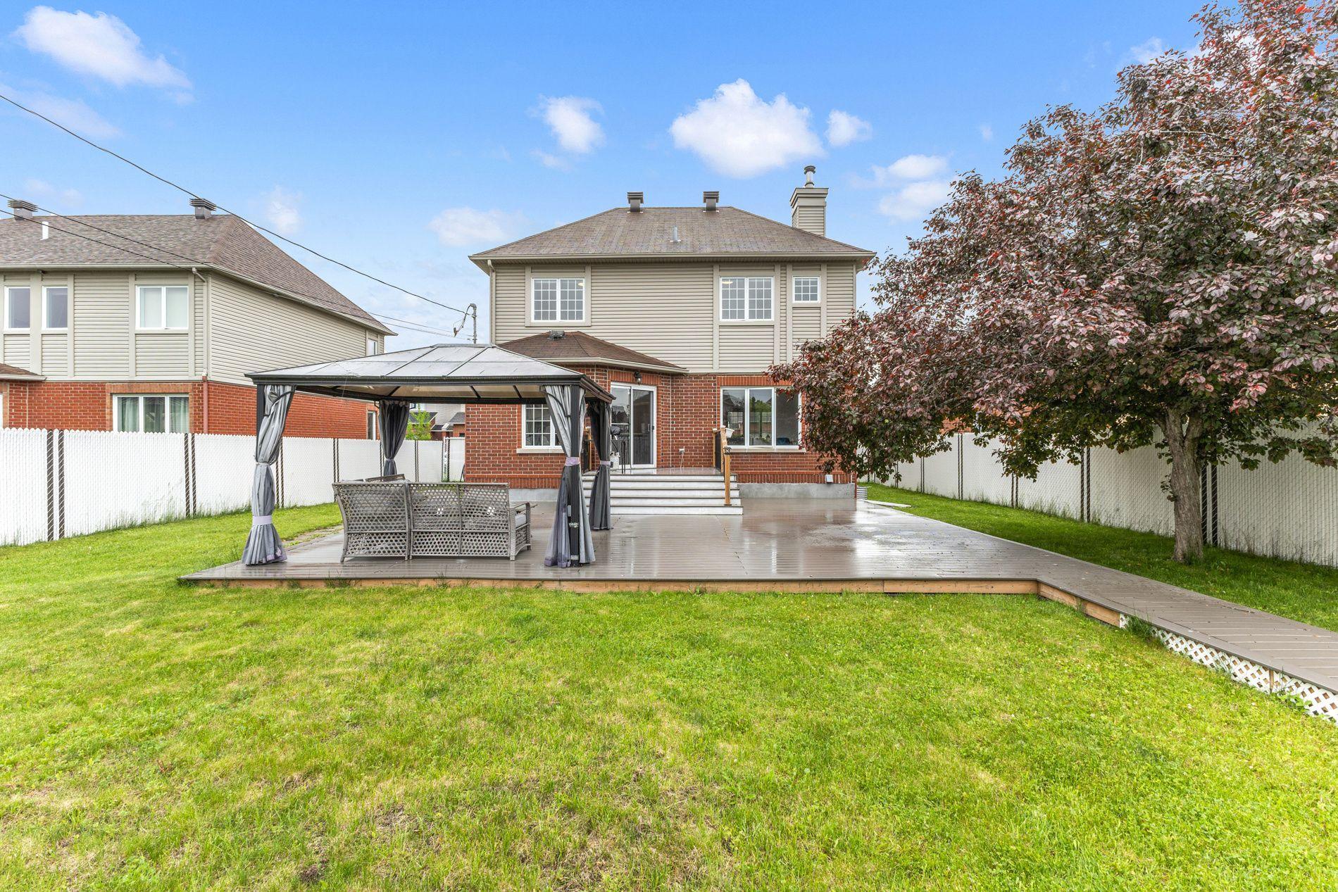 









18661


Rue Auban

,
Montréal (Pierrefonds-Roxboro),




QC
H9K1P6

