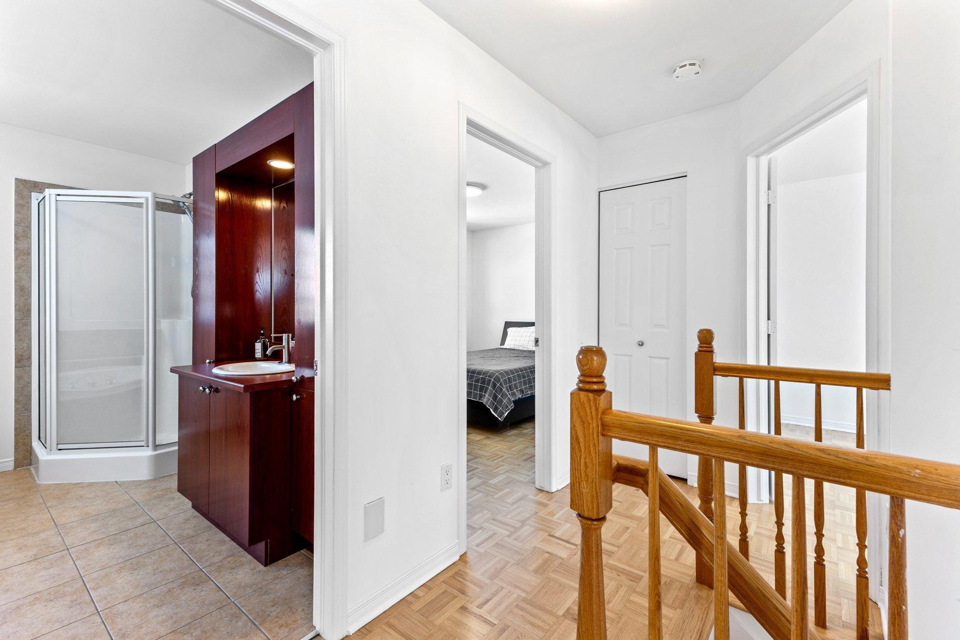









18661


Rue Auban

,
Montréal (Pierrefonds-Roxboro),




QC
H9K1P6

