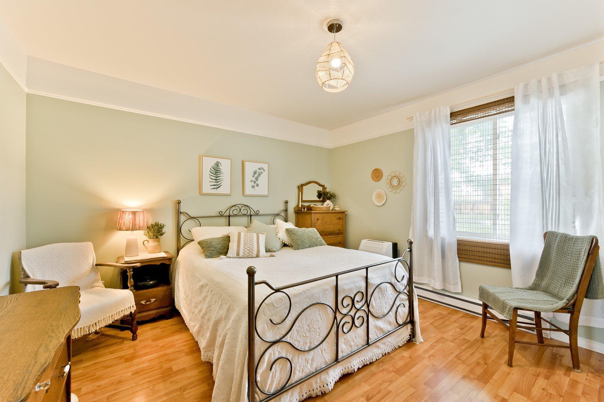 









361


Rue Argenteuil

,
Sherbrooke (Brompton/Rock Forest/Saint-Élie/Deauville),




QC
J1N2S6

