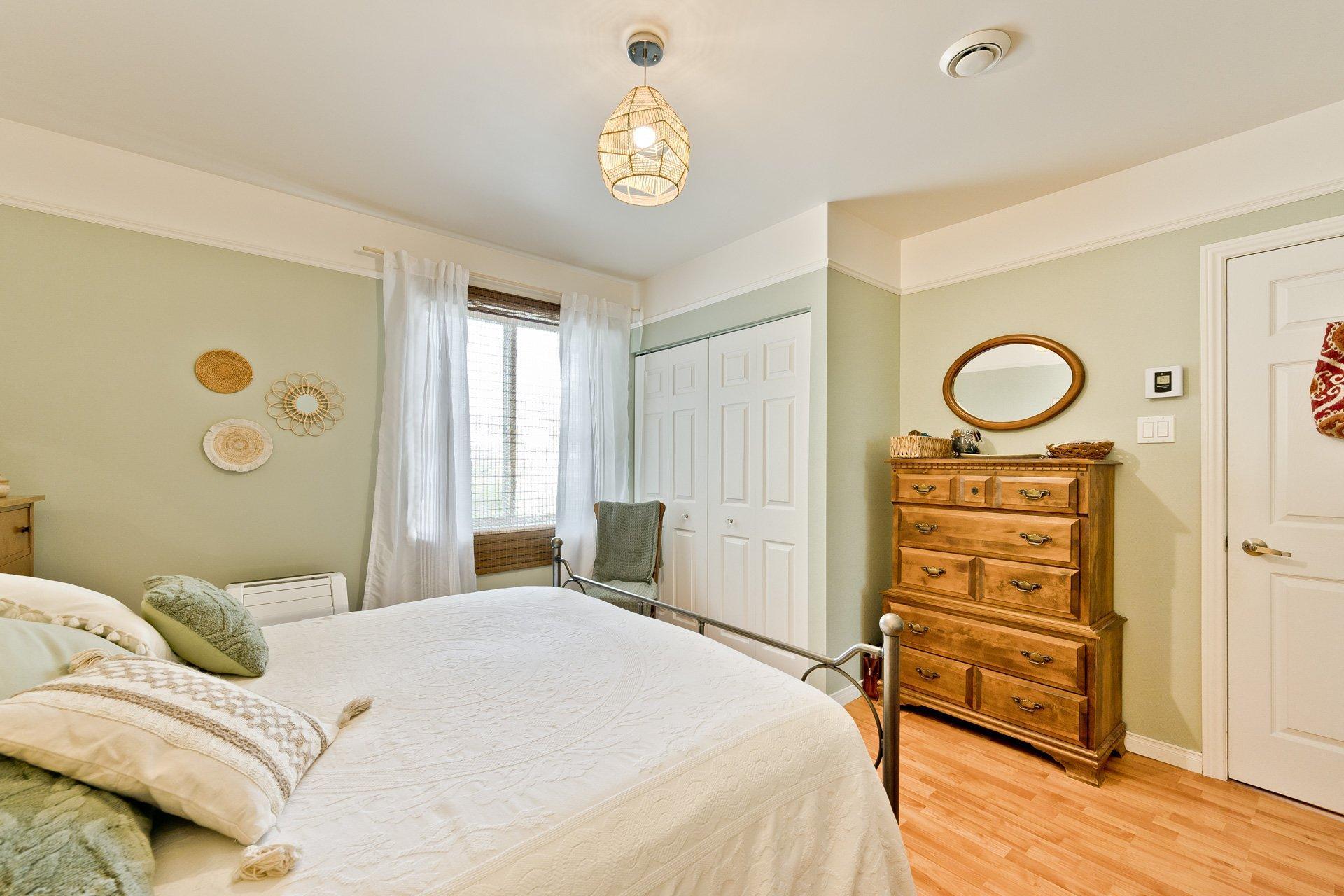 









361


Rue Argenteuil

,
Sherbrooke (Brompton/Rock Forest/Saint-Élie/Deauville),




QC
J1N2S6


