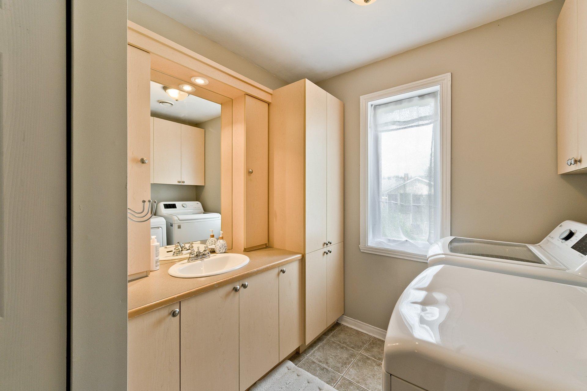 









361


Rue Argenteuil

,
Sherbrooke (Brompton/Rock Forest/Saint-Élie/Deauville),




QC
J1N2S6

