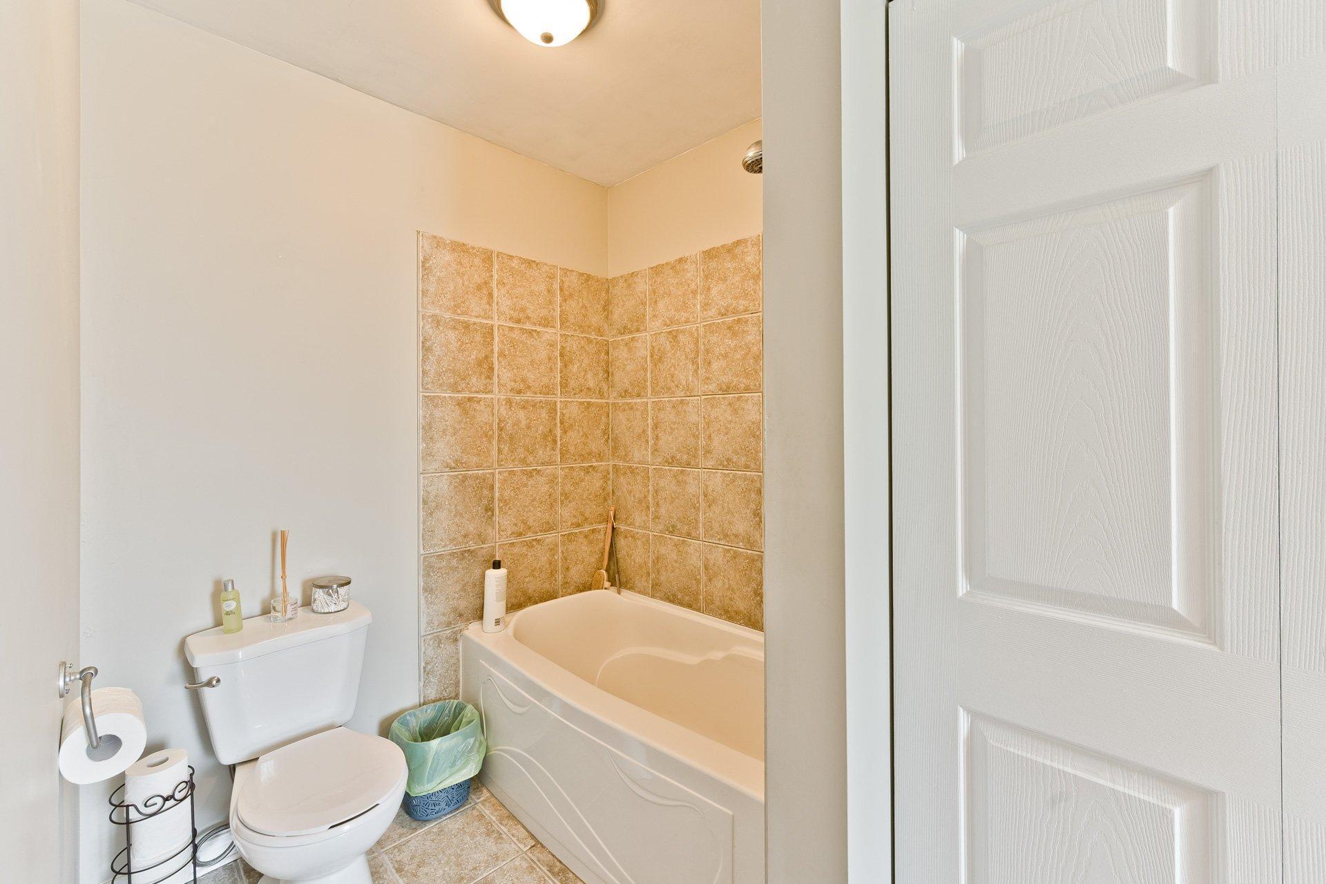 









361


Rue Argenteuil

,
Sherbrooke (Brompton/Rock Forest/Saint-Élie/Deauville),




QC
J1N2S6

