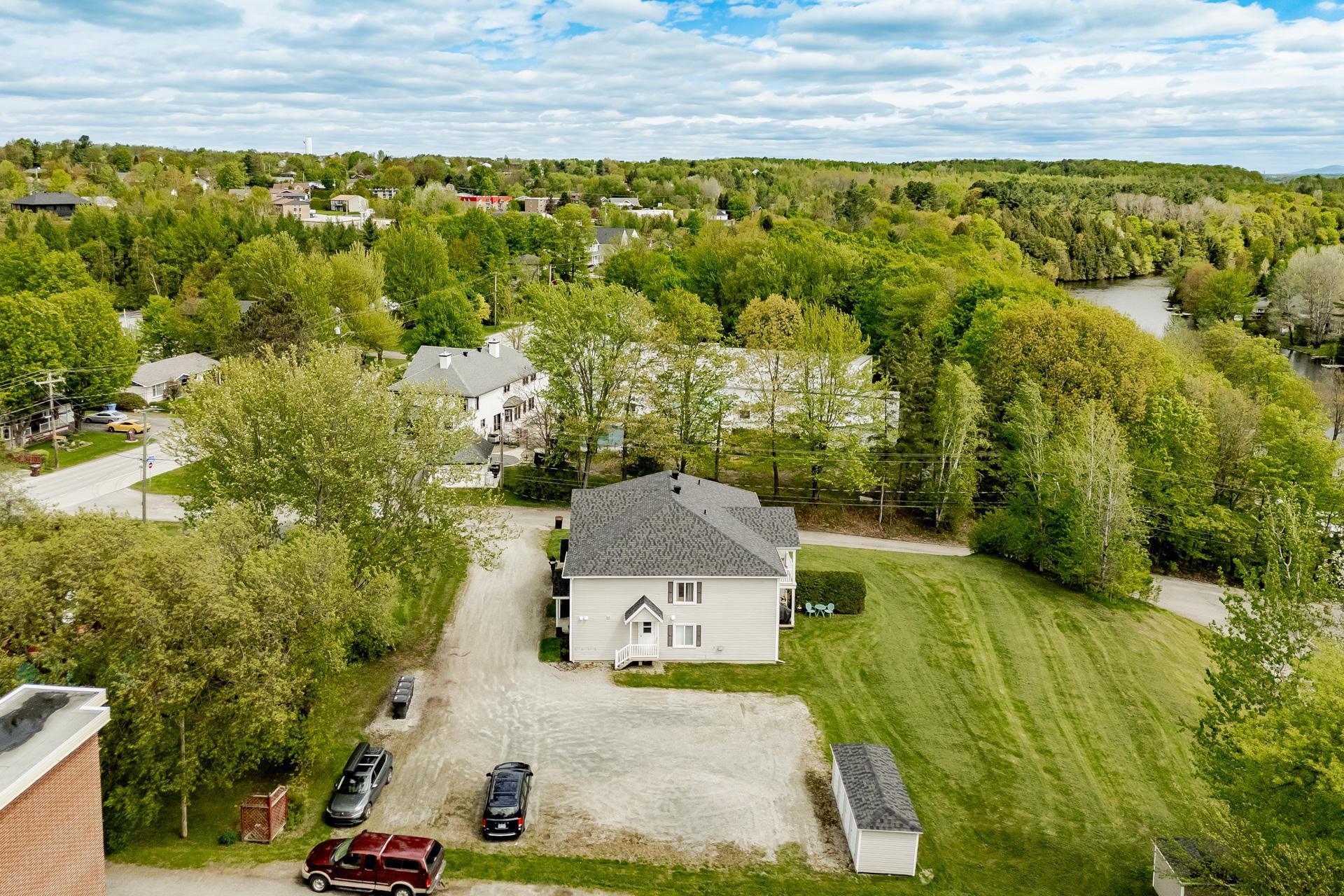 









361


Rue Argenteuil

,
Sherbrooke (Brompton/Rock Forest/Saint-Élie/Deauville),




QC
J1N2S6

