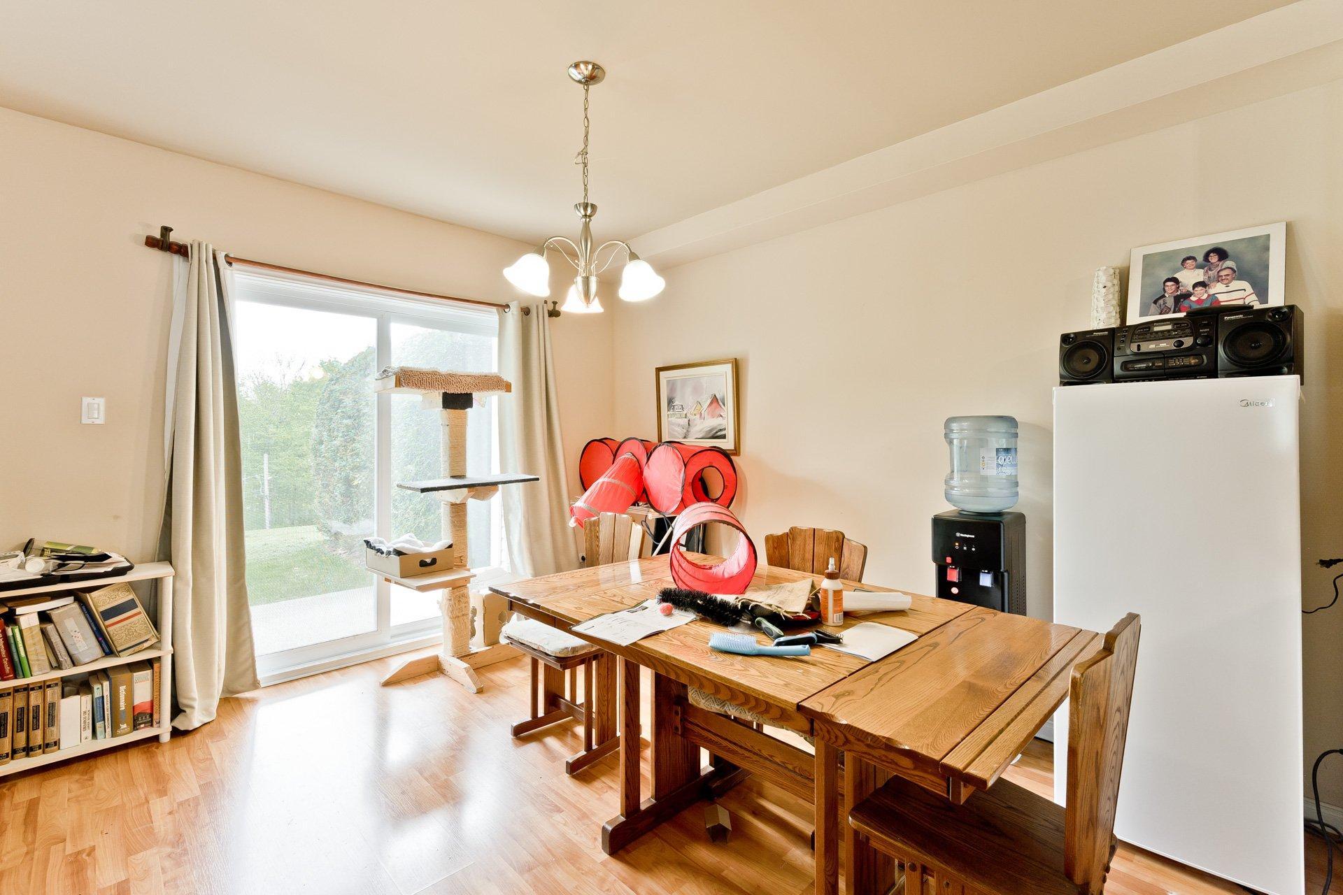 









361


Rue Argenteuil

,
Sherbrooke (Brompton/Rock Forest/Saint-Élie/Deauville),




QC
J1N2S6

