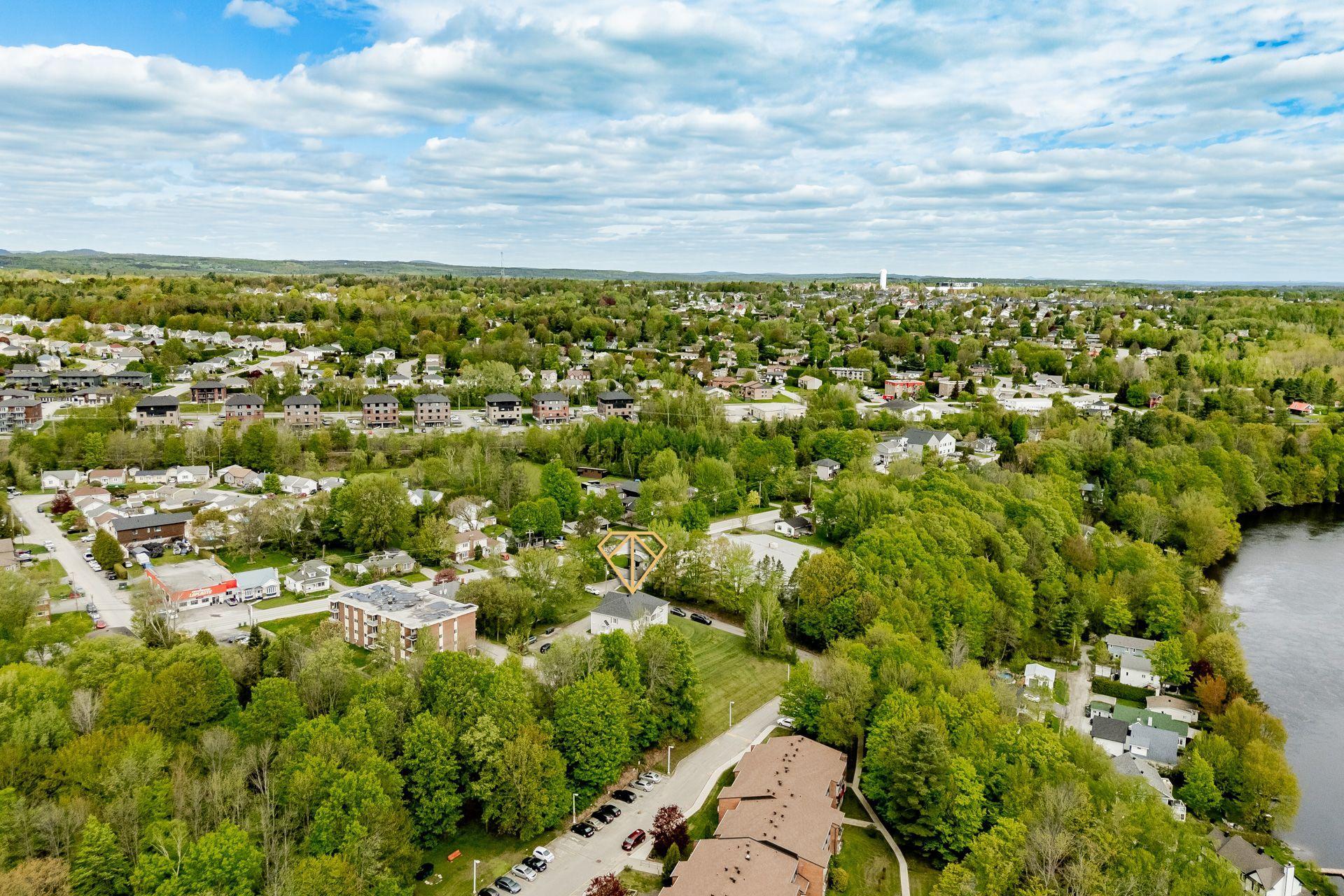 









361


Rue Argenteuil

,
Sherbrooke (Brompton/Rock Forest/Saint-Élie/Deauville),




QC
J1N2S6

