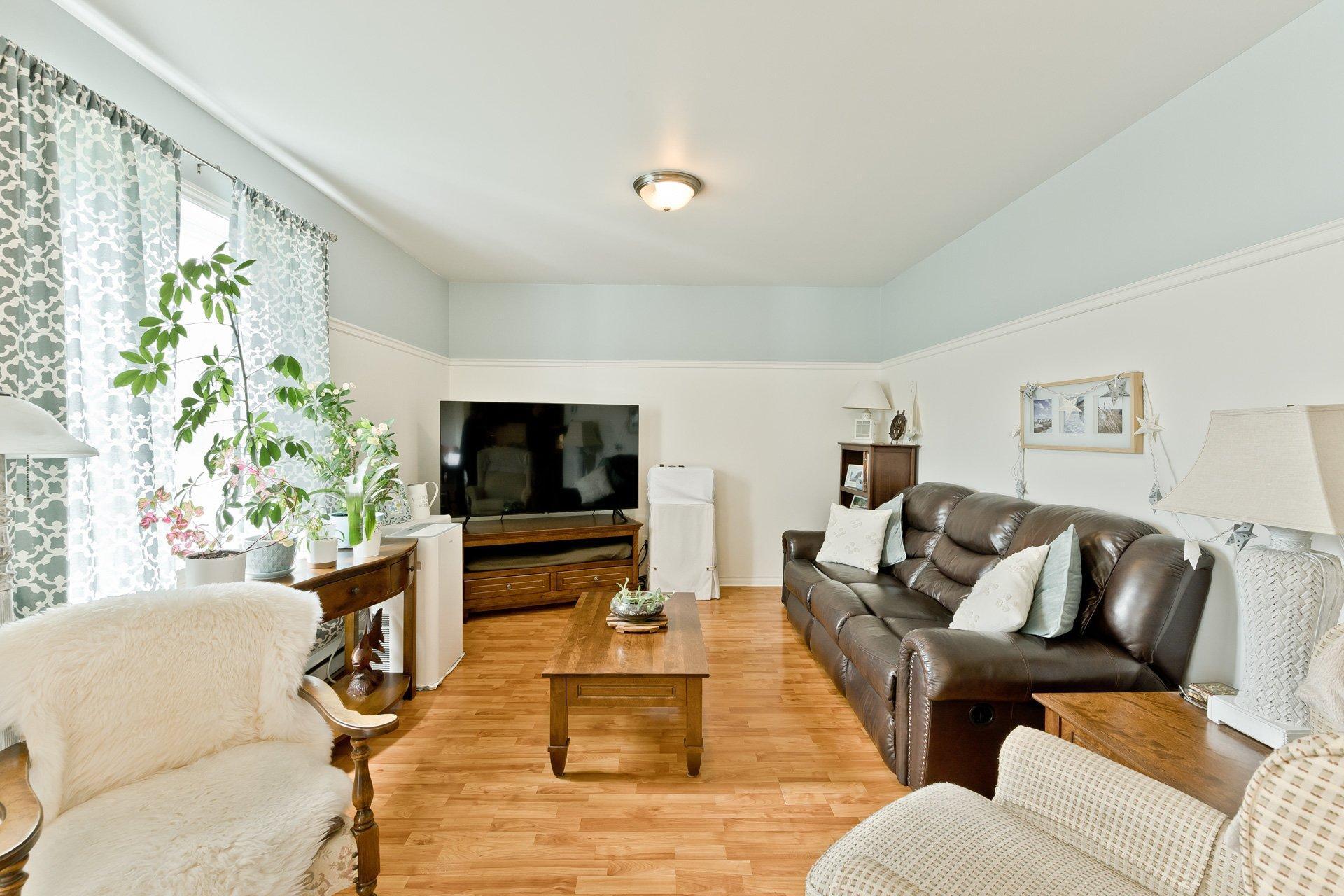 









361


Rue Argenteuil

,
Sherbrooke (Brompton/Rock Forest/Saint-Élie/Deauville),




QC
J1N2S6

