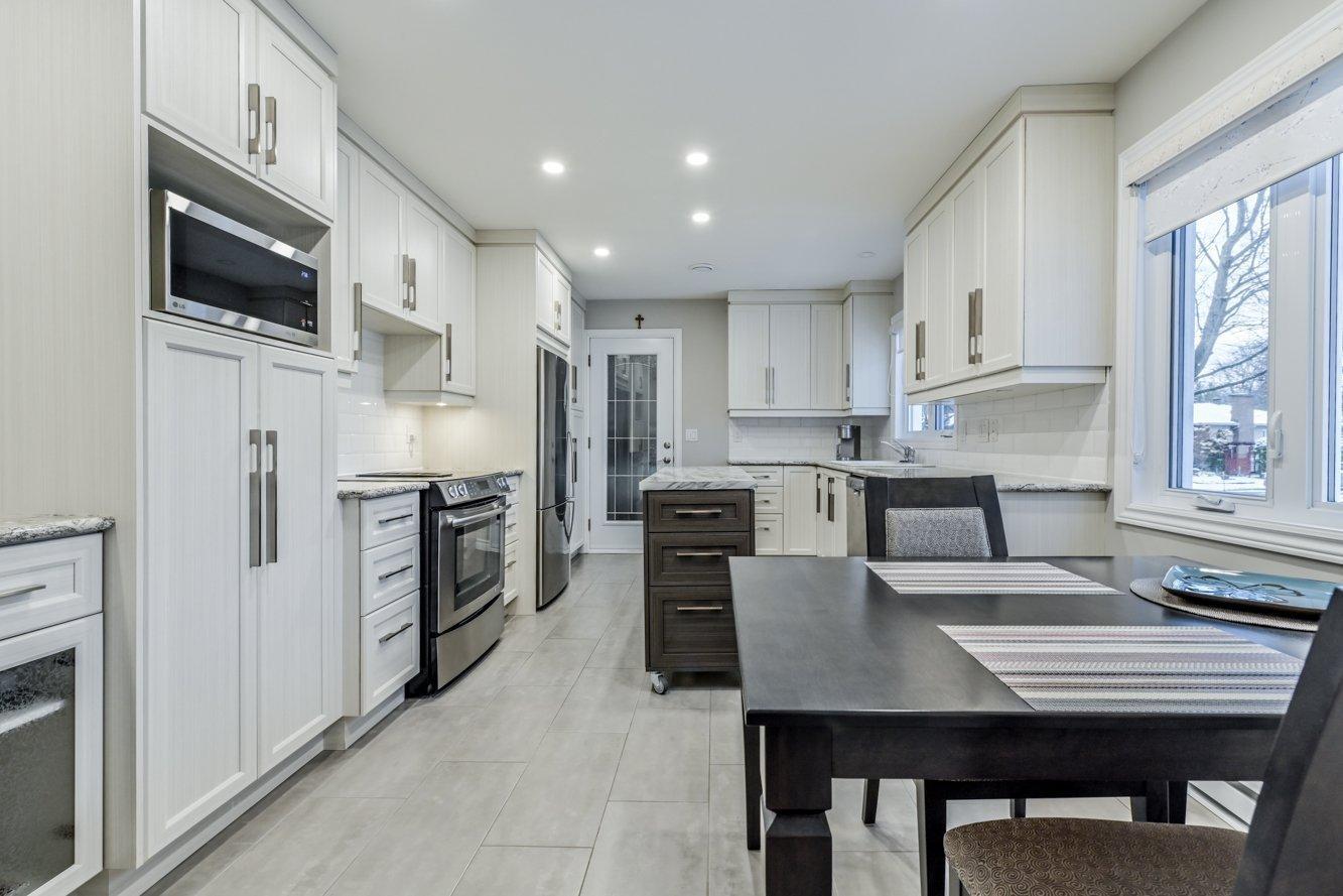 









44


Place Berlioz

,
Candiac,




QC
J5R3Z4

