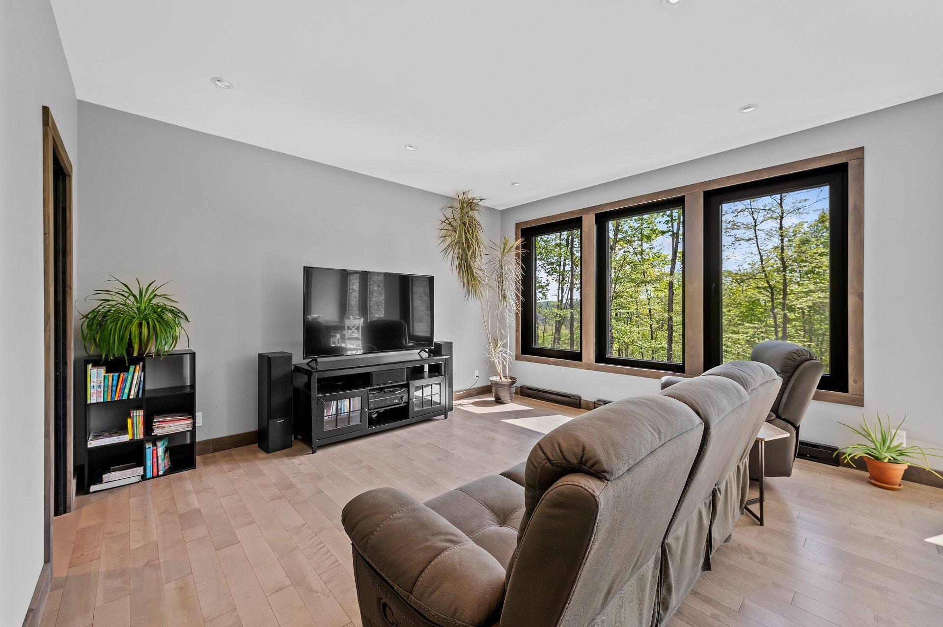 









139


Mtée des Samares

,
Sainte-Agathe-des-Monts,




QC
J8C0R7

