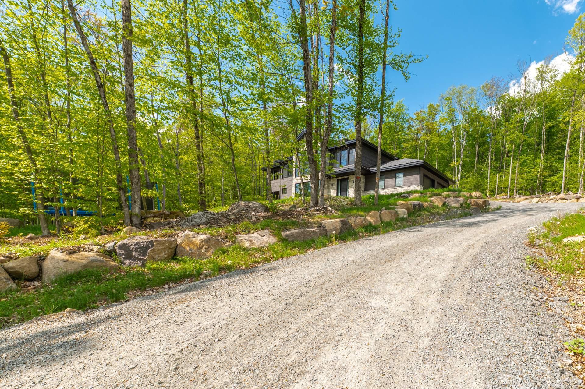 









139


Mtée des Samares

,
Sainte-Agathe-des-Monts,




QC
J8C0R7

