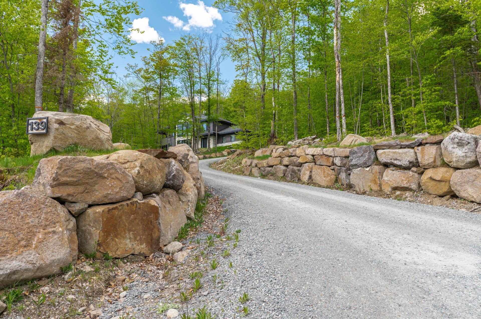 









139


Mtée des Samares

,
Sainte-Agathe-des-Monts,




QC
J8C0R7

