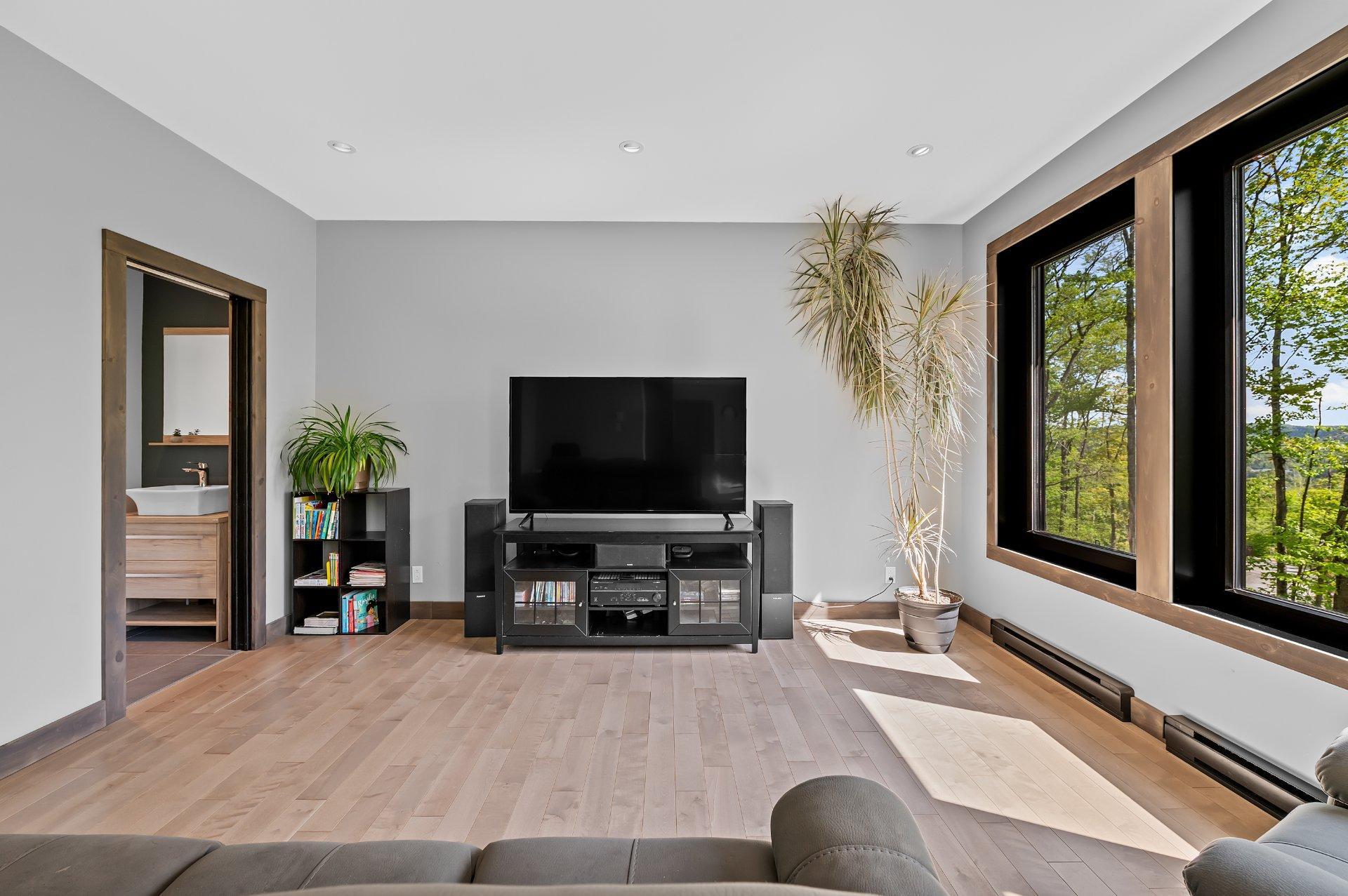 









139


Mtée des Samares

,
Sainte-Agathe-des-Monts,




QC
J8C0R7

