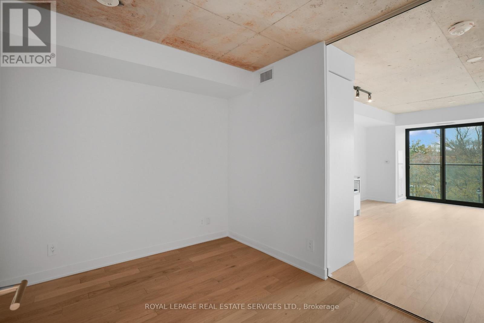 












302 - 2720 DUNDAS STREET W

,
Toronto,




Ontario
M6P1Y2

