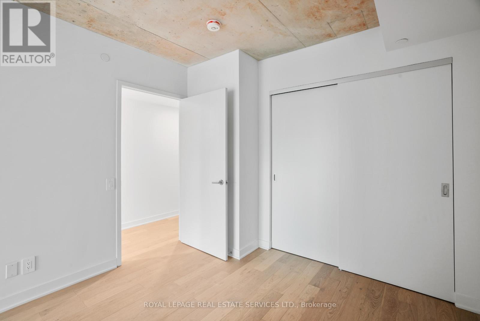 












302 - 2720 DUNDAS STREET W

,
Toronto,




Ontario
M6P1Y2

