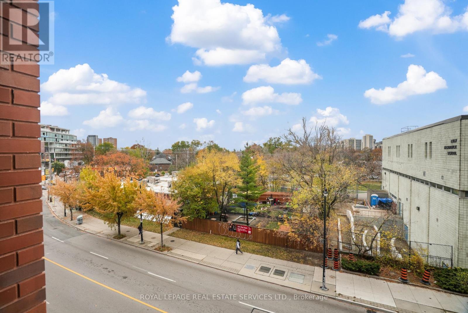 












302 - 2720 DUNDAS STREET W

,
Toronto,




Ontario
M6P1Y2

