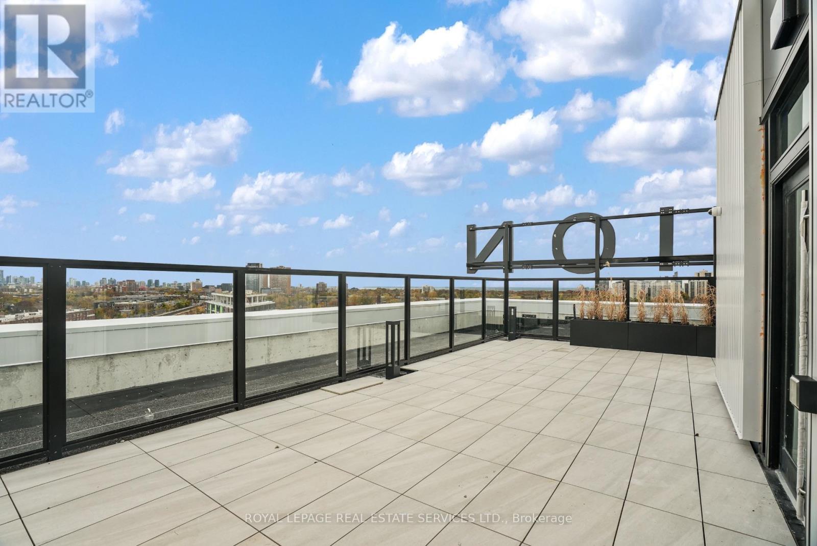 












302 - 2720 DUNDAS STREET W

,
Toronto,




Ontario
M6P1Y2

