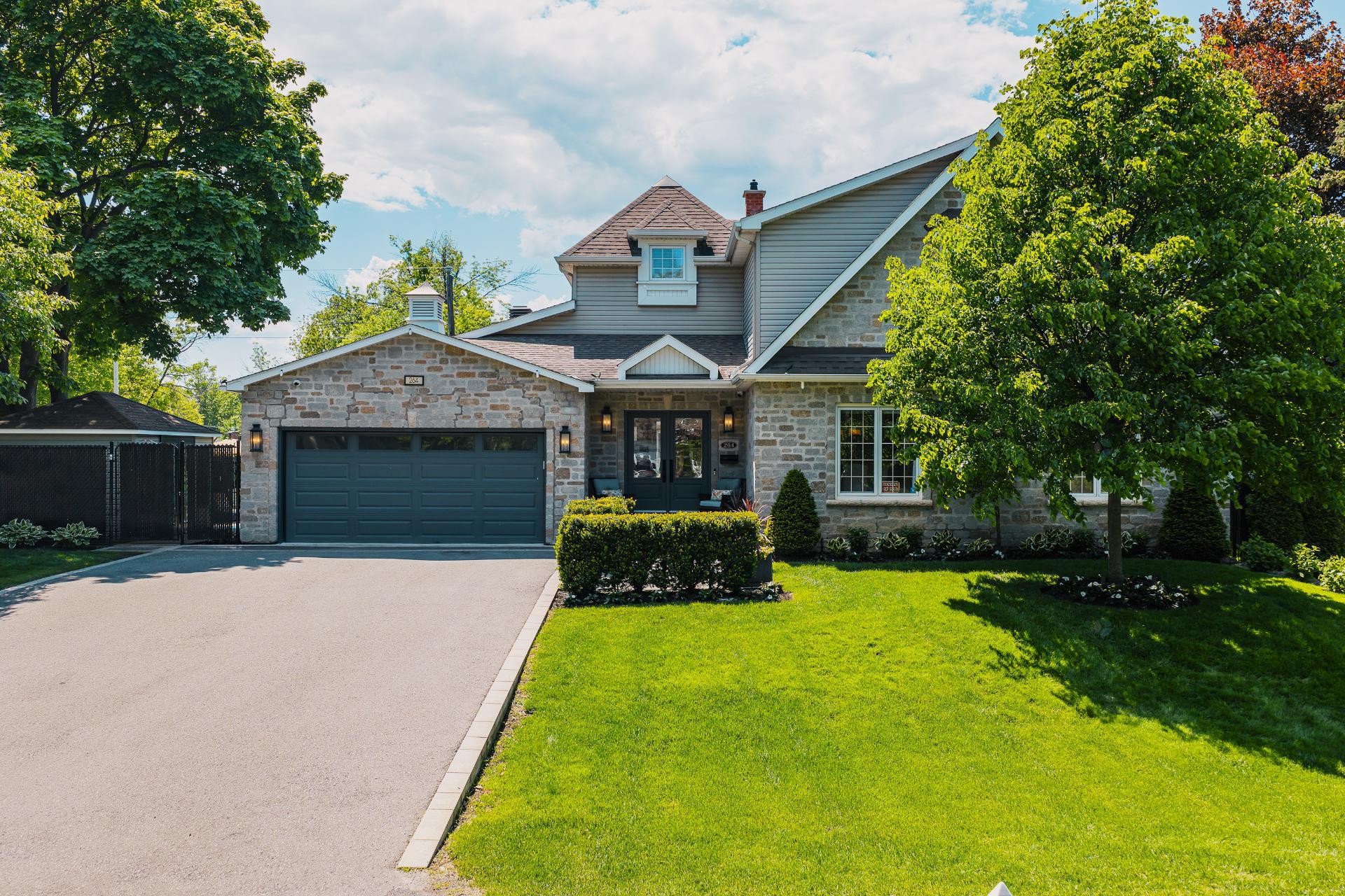 









264


Brighton Drive

,
Beaconsfield,




QC
H9W2L6

