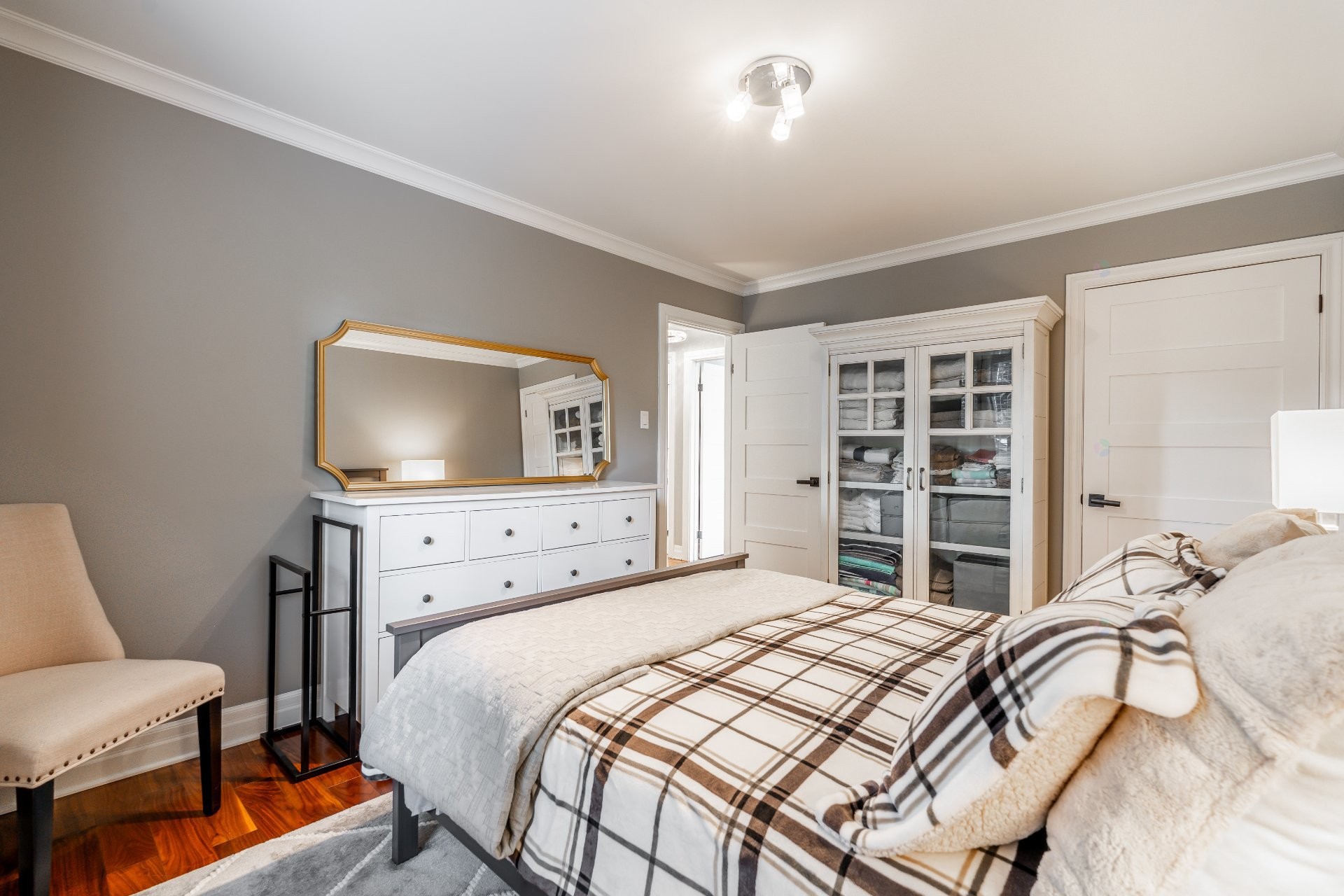 









264


Brighton Drive

,
Beaconsfield,




QC
H9W2L6

