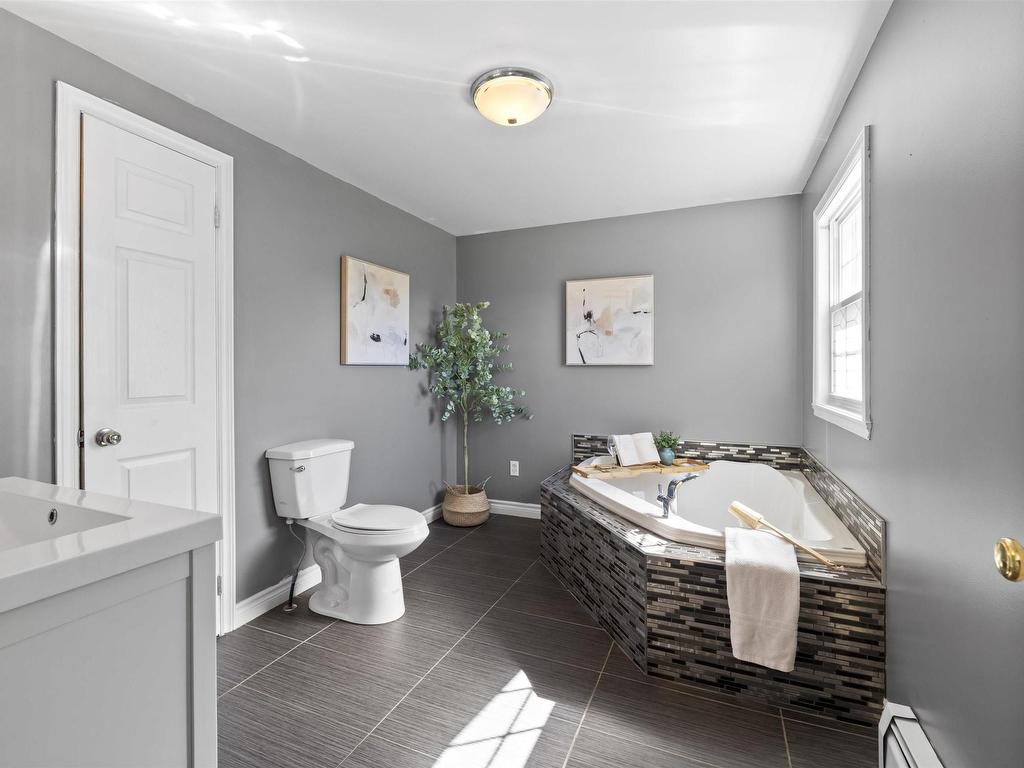 












19 Frenchy Road

,
Lantz,




NS
B2S 1R3


