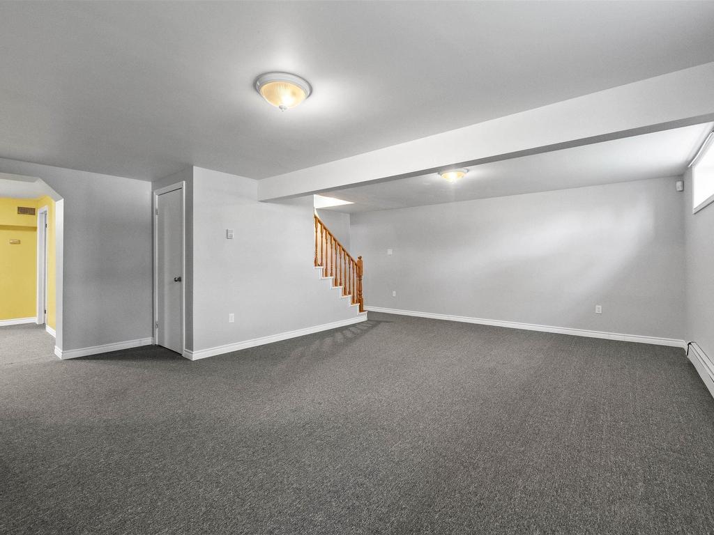 












19 Frenchy Road

,
Lantz,




NS
B2S 1R3

