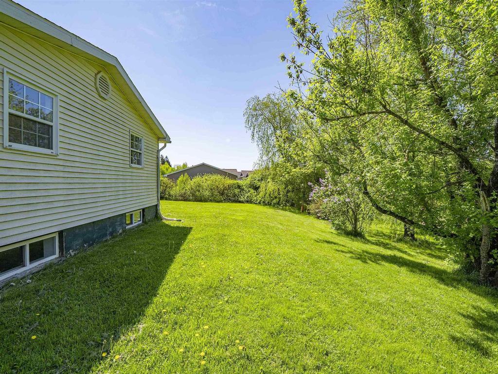 












19 Frenchy Road

,
Lantz,




NS
B2S 1R3

