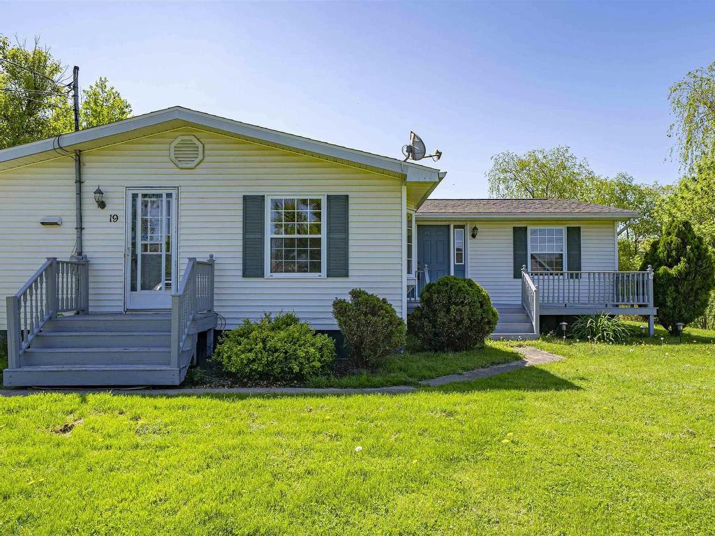 












19 Frenchy Road

,
Lantz,




NS
B2S 1R3

