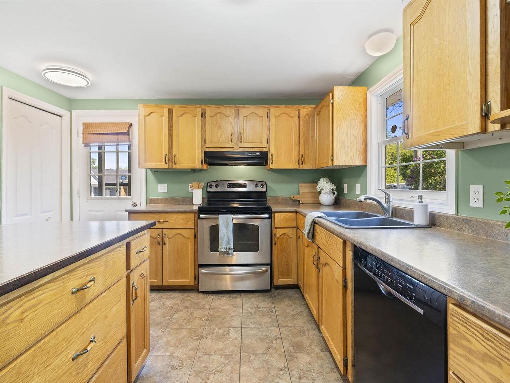 












19 Frenchy Road

,
Lantz,




NS
B2S 1R3

