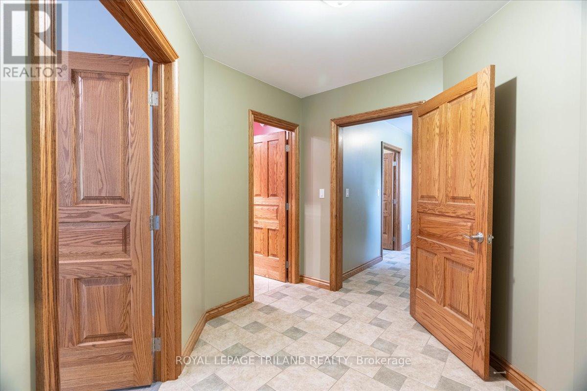 












3115 NAPPERTON DRIVE

,
Adelaide Metcalfe,




Ontario
N7G3H8

