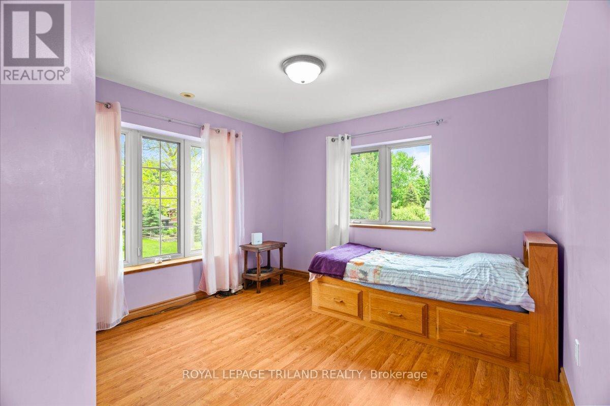 












3115 NAPPERTON DRIVE

,
Adelaide Metcalfe,




Ontario
N7G3H8

