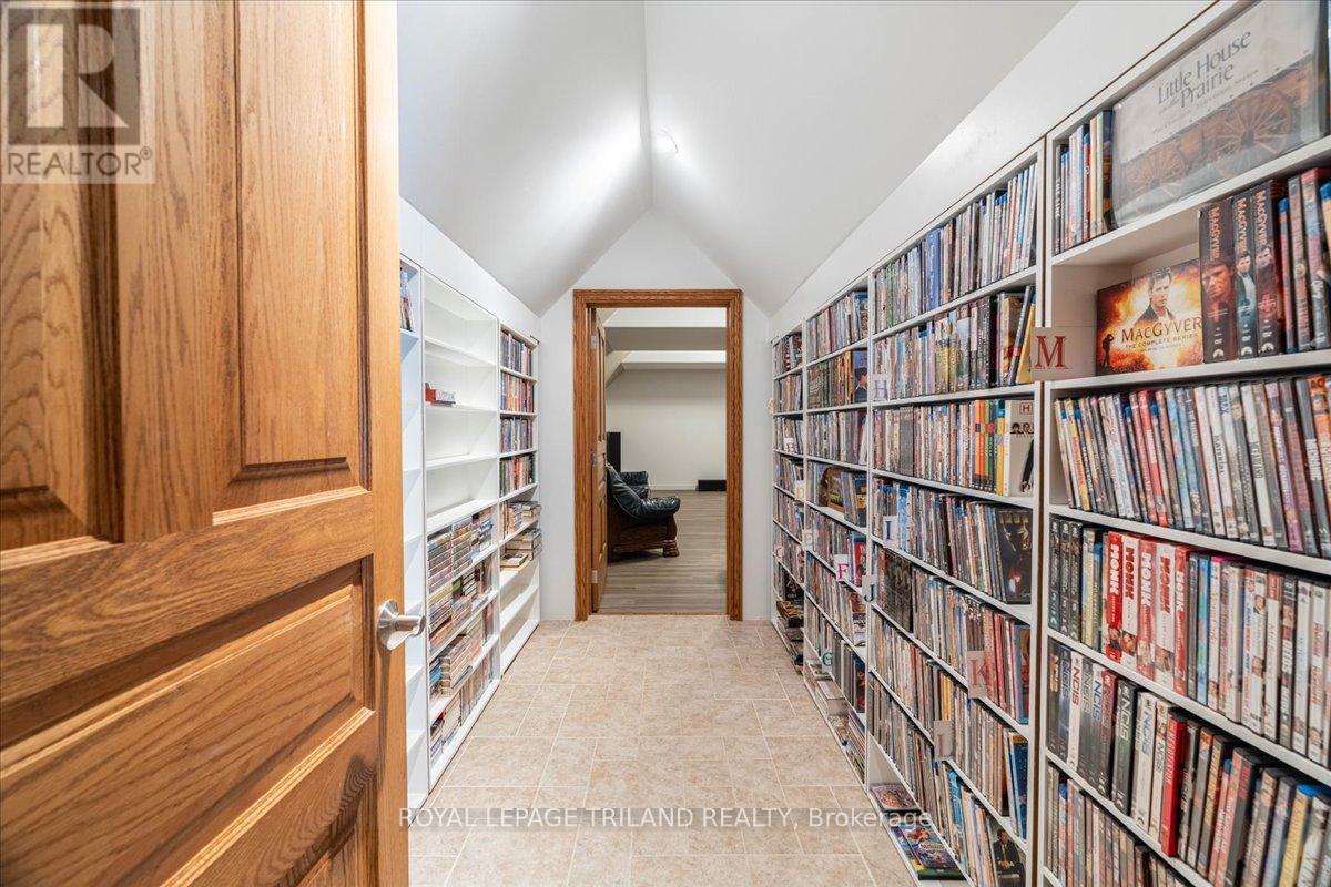 












3115 NAPPERTON DRIVE

,
Adelaide Metcalfe,




Ontario
N7G3H8

