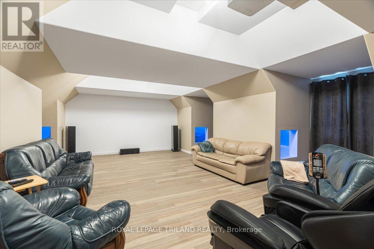 












3115 NAPPERTON DRIVE

,
Adelaide Metcalfe,




Ontario
N7G3H8

