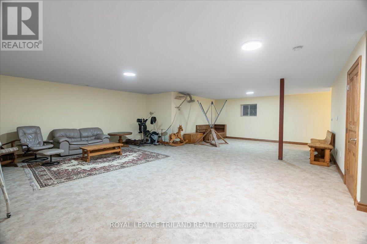 












3115 NAPPERTON DRIVE

,
Adelaide Metcalfe,




Ontario
N7G3H8

